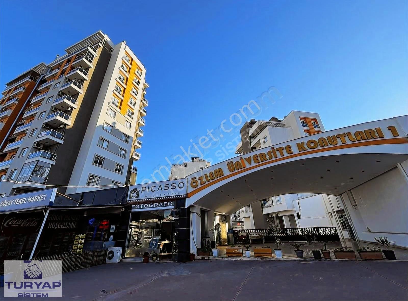 Turyap Sistem'den Üni.caddesinde Site İçi Teraslı Eşyalı Satılık