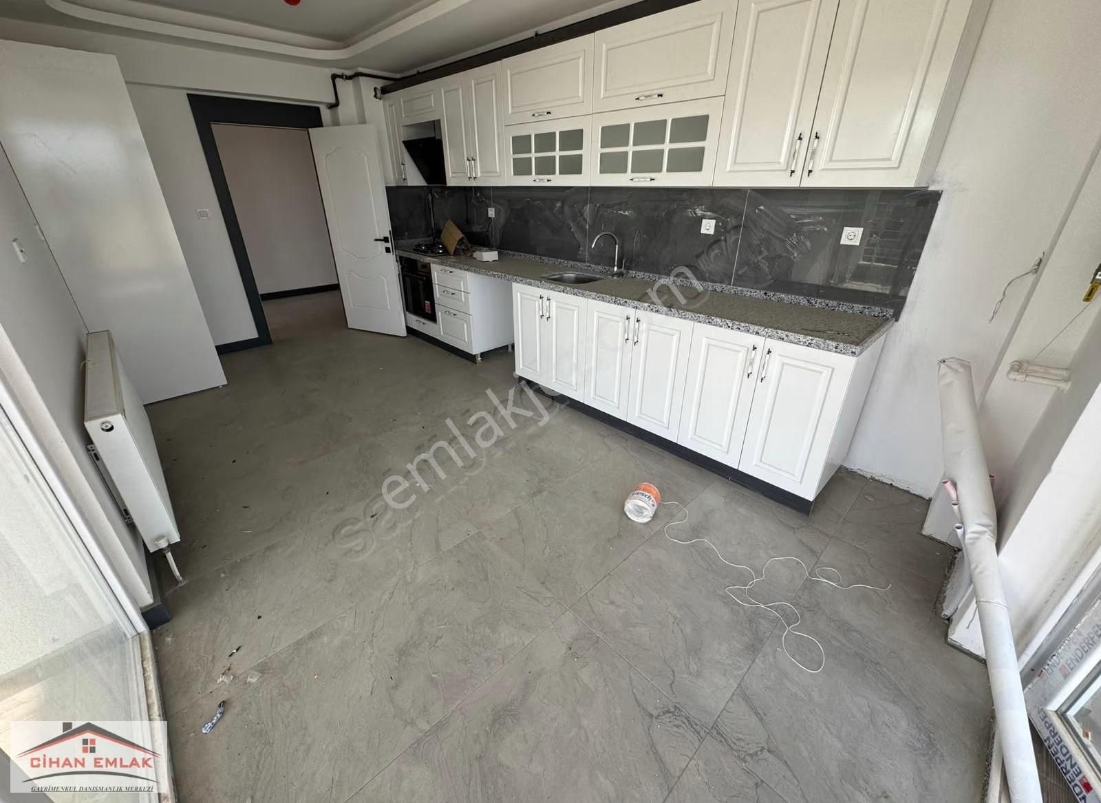 Cihandan Yakacık Bulvara Yakını Giyinme Odalı 4+1 Satlık Daire
