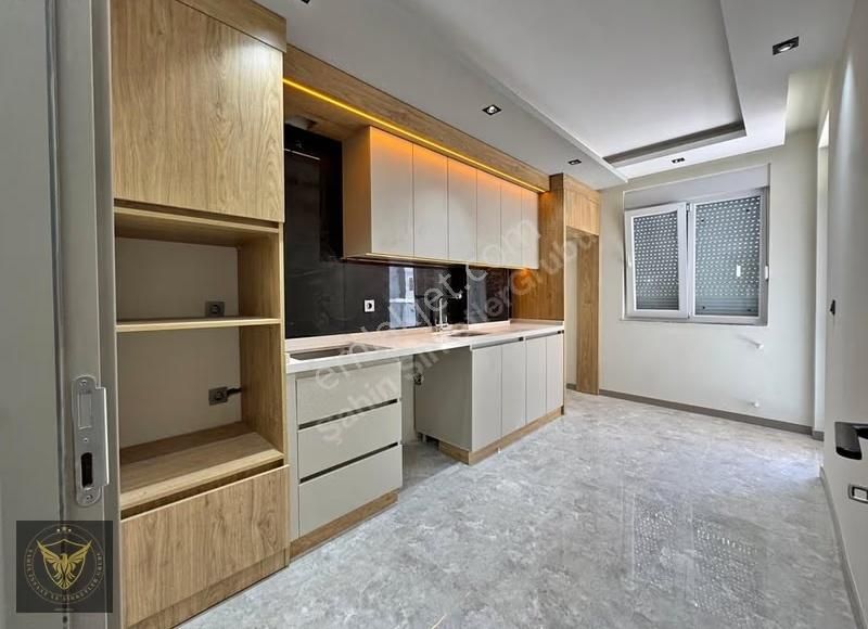 Beylikdüzü Merkez'de Oturuma Hazır İskanlı Fırsat Dairemiz..