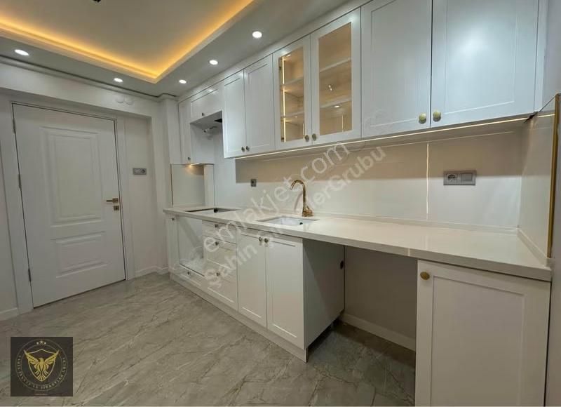 Metrobüse 5'dk Merkezi Konumda Şık Tasarımlı 2+1 Dairemiz... - Görsel 9