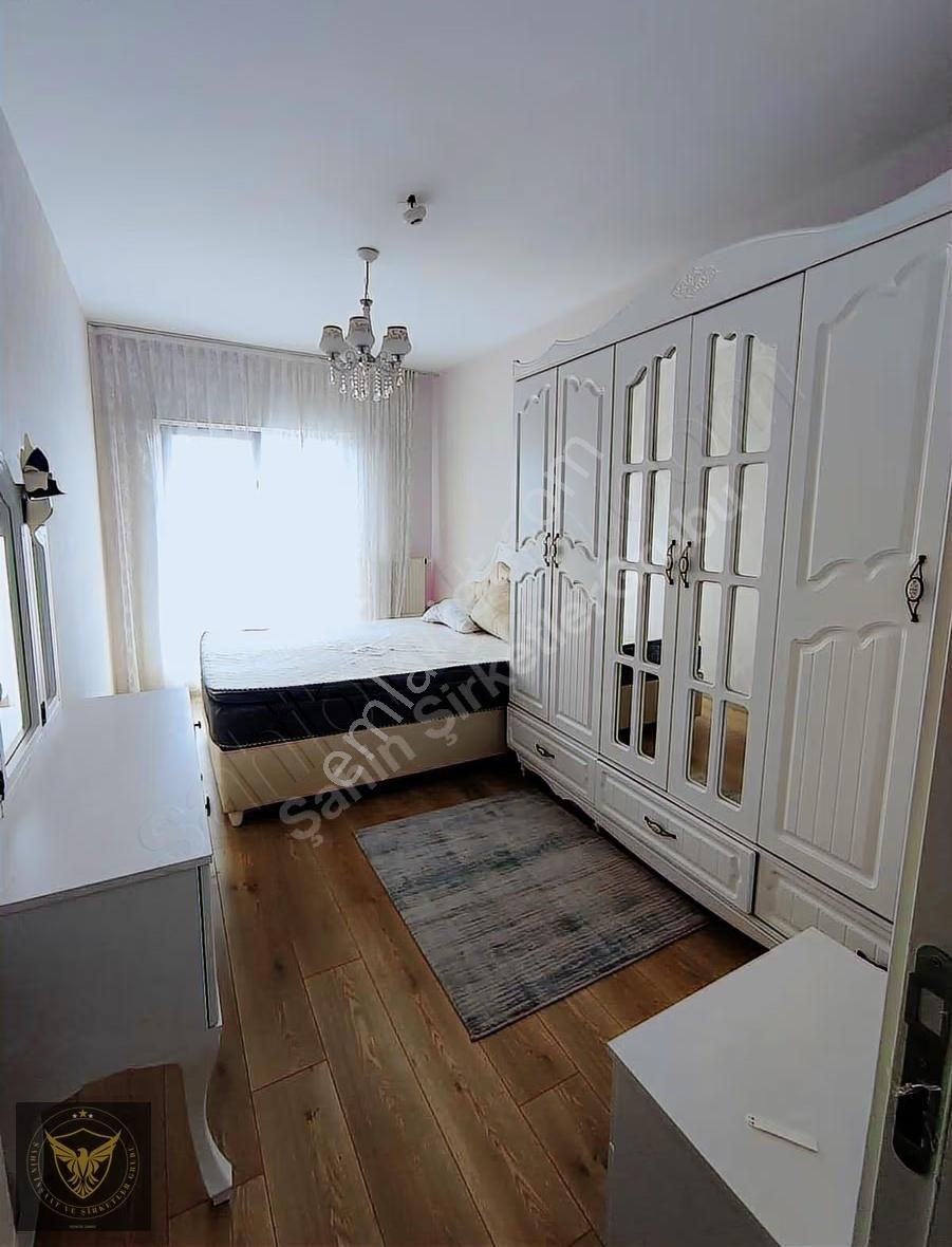 Göl Manzaralı Merkezi Konumda Full Eşyalı 1+1 Kiralık Dairemiz - Görsel 14