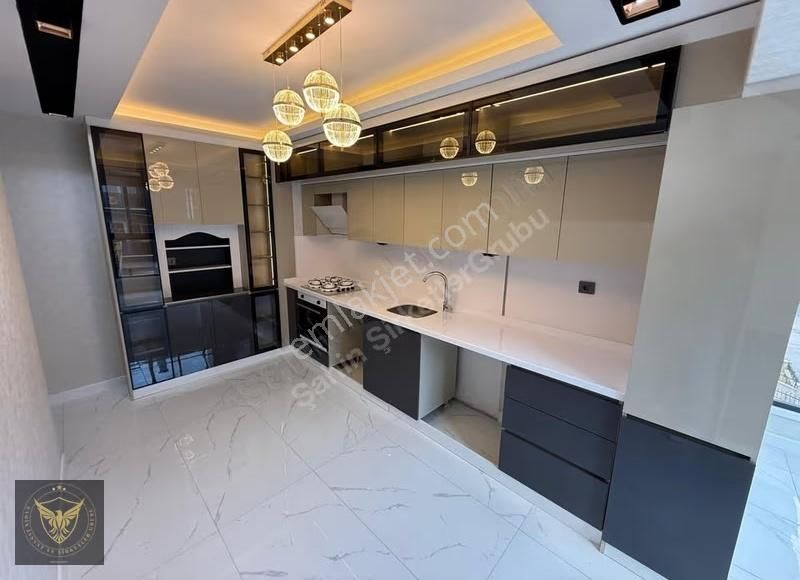 Beylikdüzü Merkez'de Metrobüse Komşu 3+1 Şık Tasarımlı Dairemiz