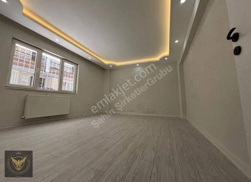 Bölgenin En Geniş M2'li Metrobüse Komşu 2+1 Giriş Kat Dairesi - Görsel 16