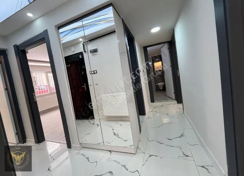 Bölgenin En Geniş M2'li Metrobüse Komşu 2+1 Giriş Kat Dairesi - Görsel 12