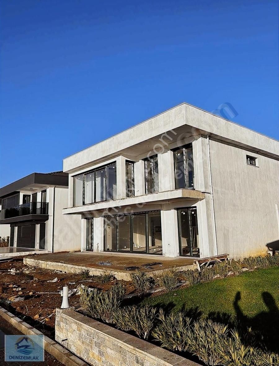 Denize Sıfır 5+1 Site İçinde Müstakil Villa - Görsel 27