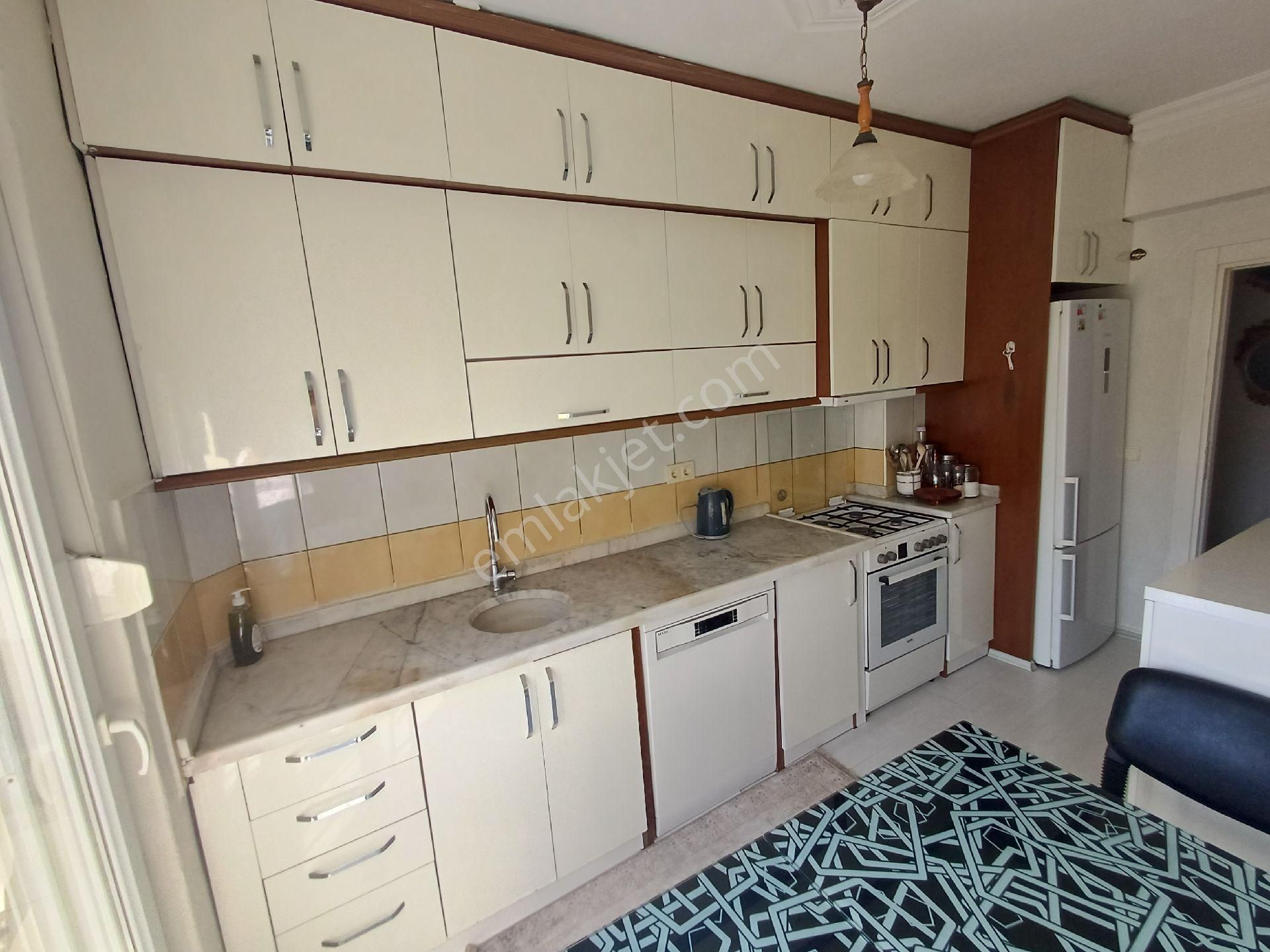 Eski Hisar Mahallesinde Komple Park Cepheli Satılık Orta Kat Güney Cephe 3+1 Daire - Görsel 12