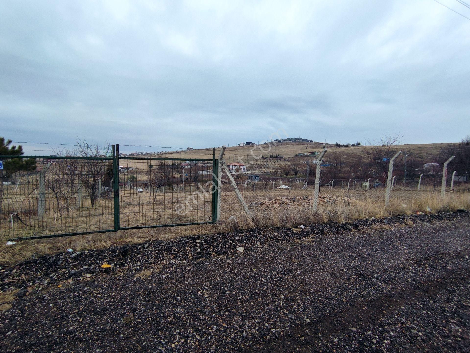 Gicikte 776 M2 İmarlı Tek Tapu Merkeze Yakın Tel Örgülü Arsa