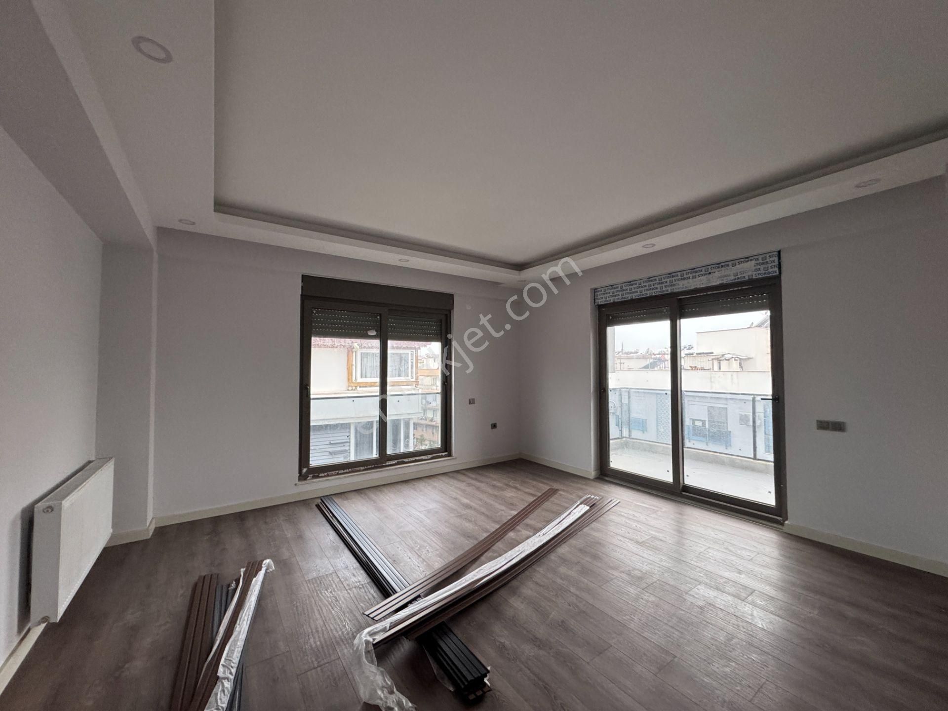 Kızıltoprak Mrk Konumda Lüks Yapılı Geniş 4+1 Dubleks