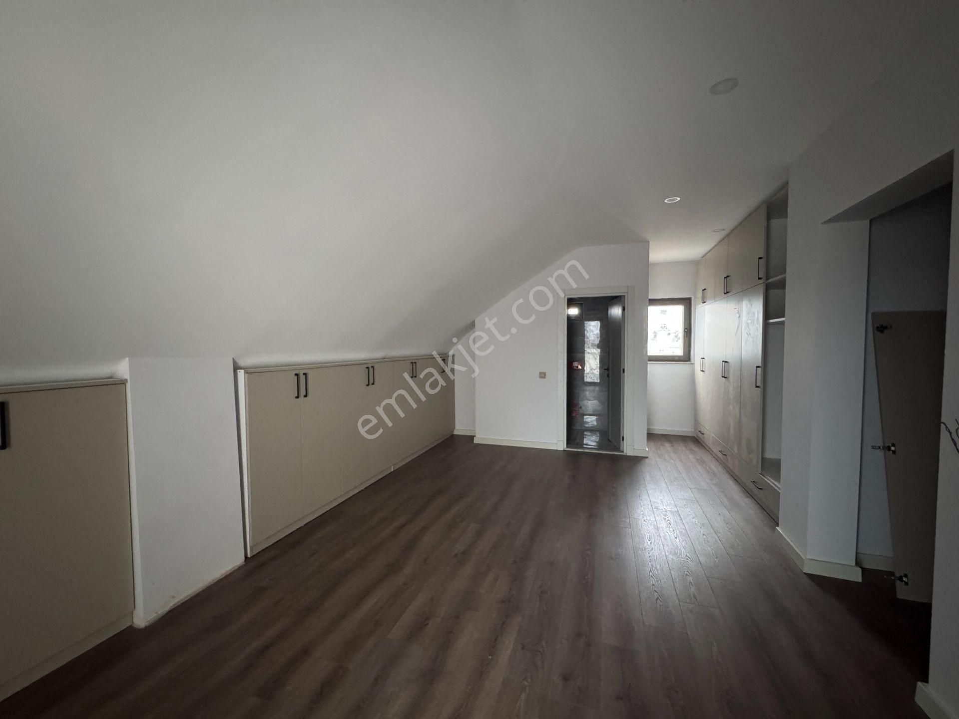 Kızıltoprak Mrk Konumda Lüks Yapılı Geniş 4+1 Dubleks - Görsel 22