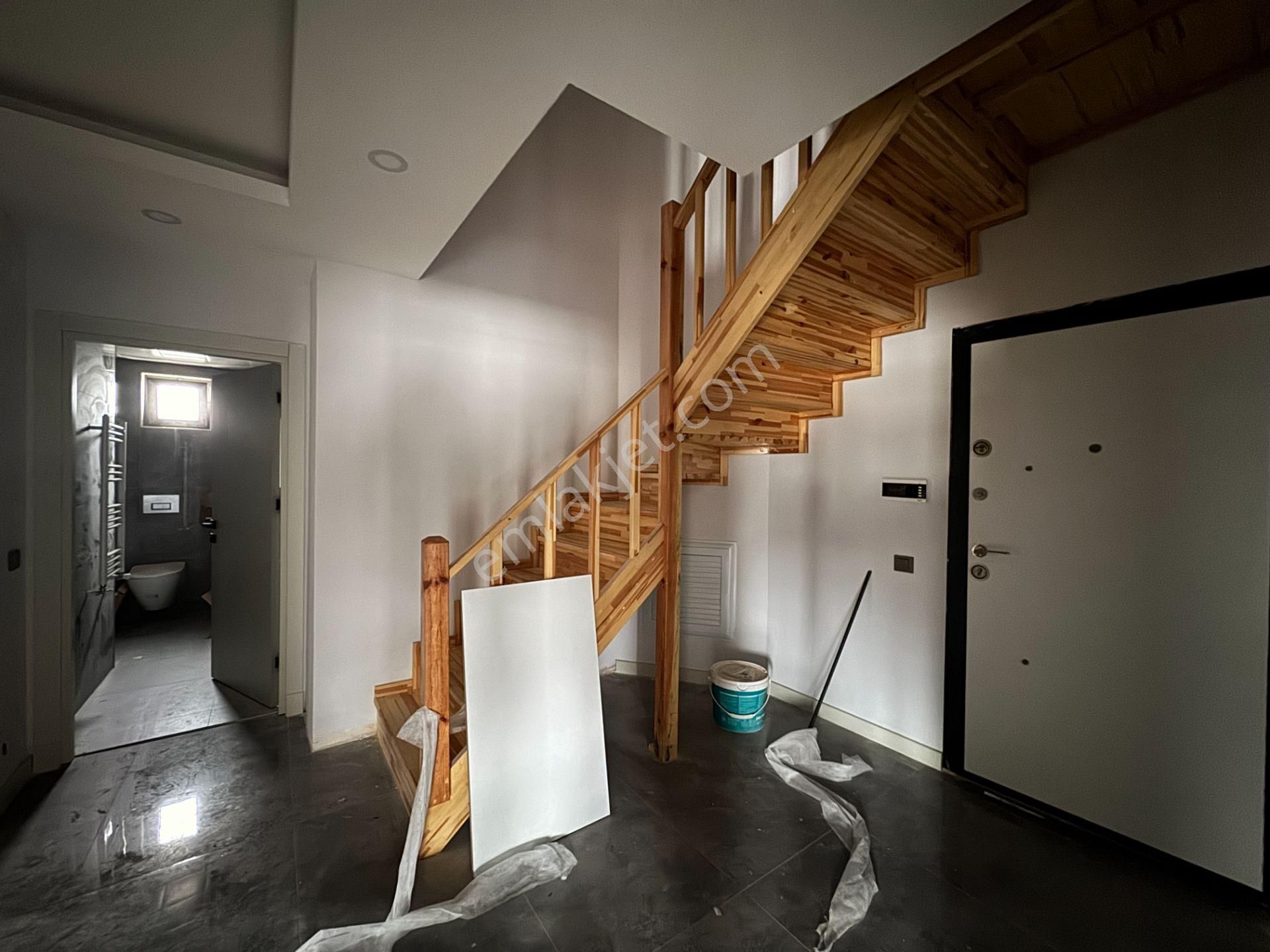 Kızıltoprak Mrk Konumda Lüks Yapılı Geniş 4+1 Dubleks - Görsel 11