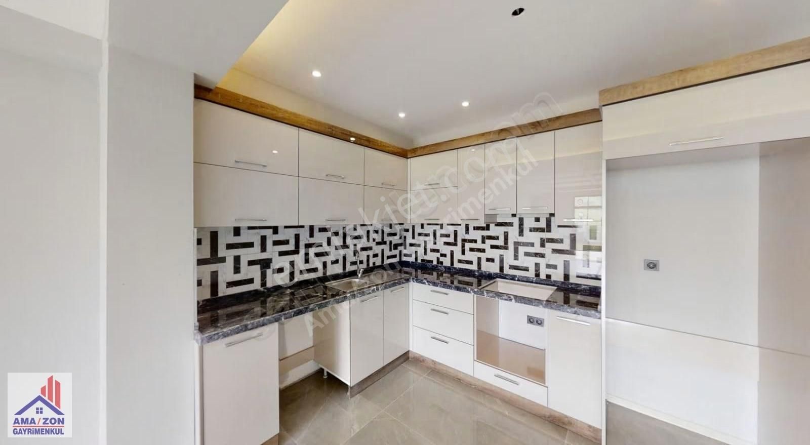 Dereköy Mahallesi Havuzlu Sitede 2+1 Şark Köşeli Bahçeli - Görsel 18