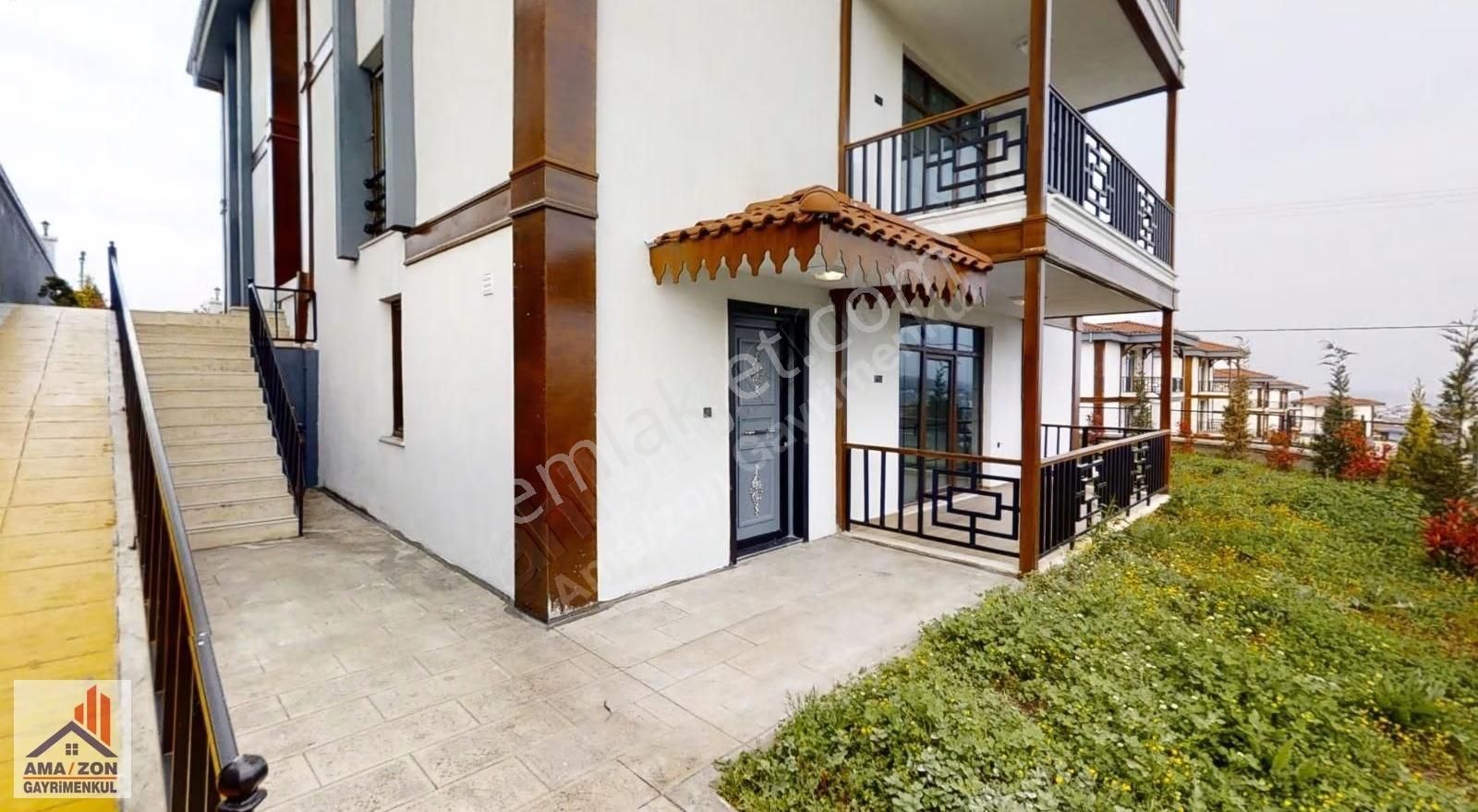 Dereköy Mahallesi Havuzlu Sitede 2+1 Şark Köşeli Bahçeli - Görsel 15