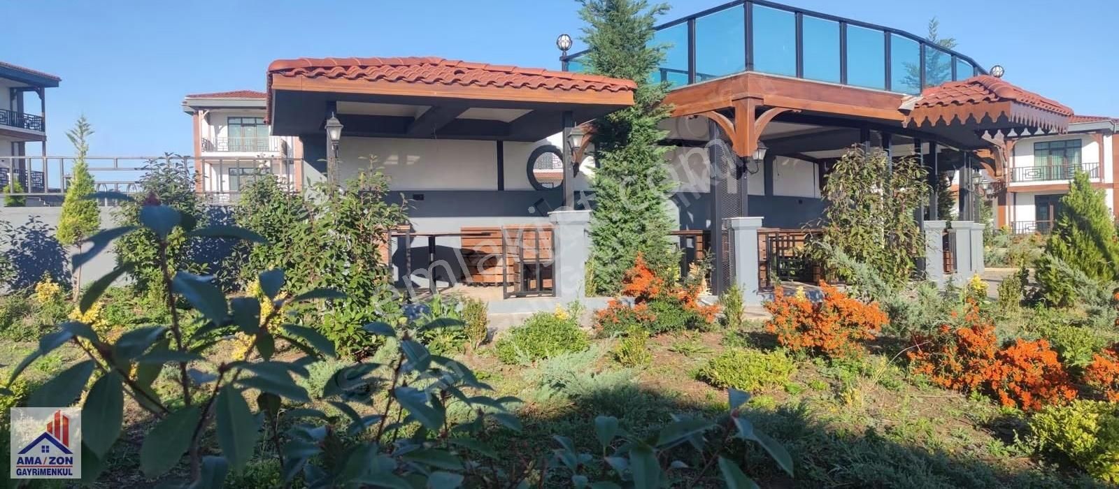 Dereköy Mahallesi Havuzlu Sitede 2+1 Şark Köşeli Bahçeli - Görsel 11