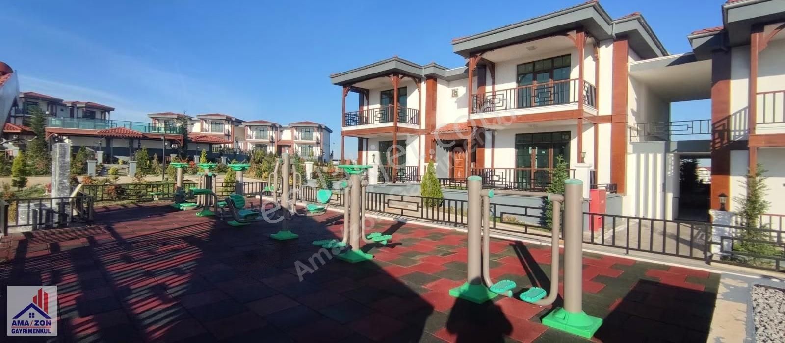 Dereköy Mahallesi Havuzlu Sitede 2+1 Şark Köşeli Bahçeli - Görsel 22