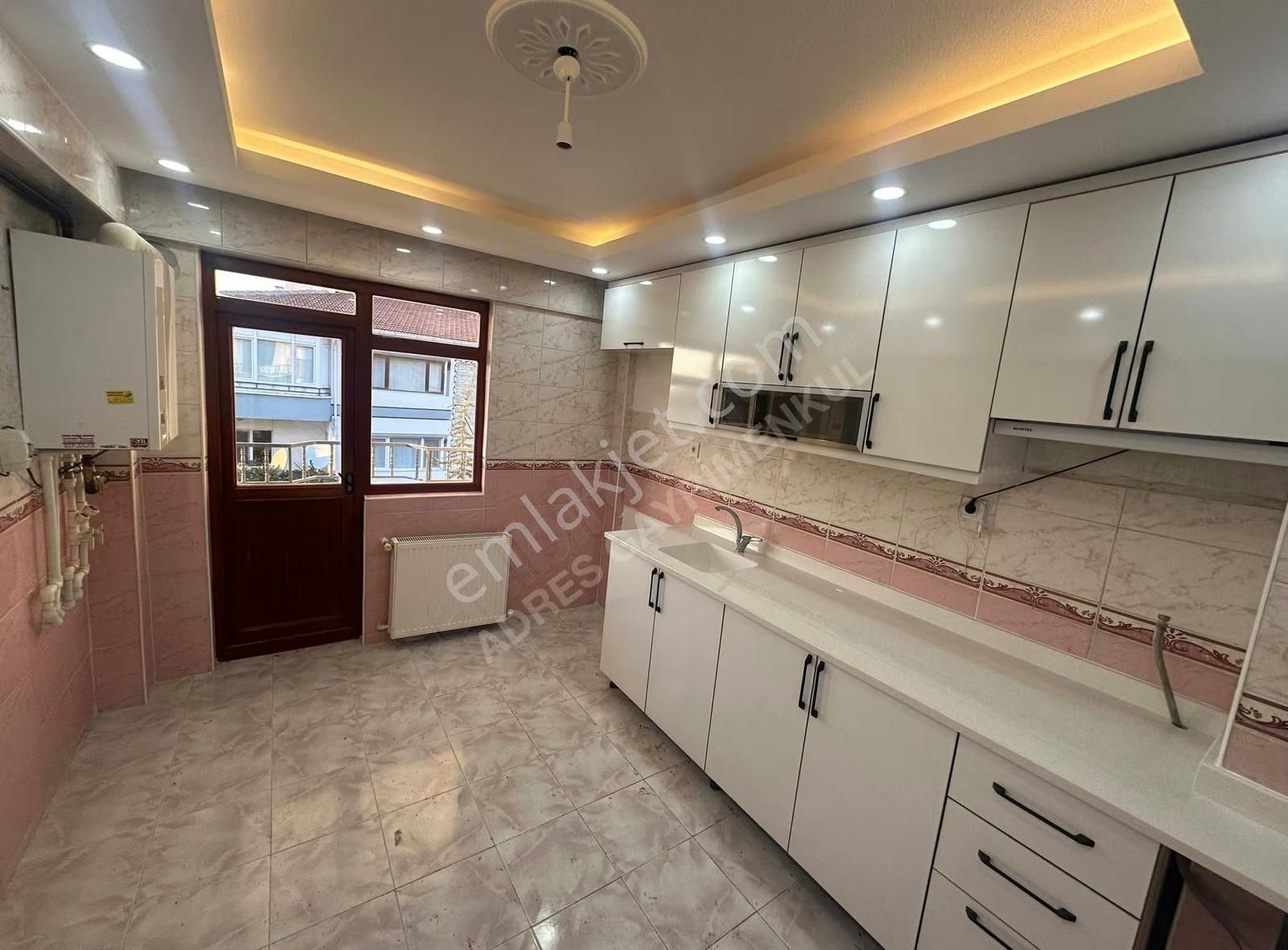 Adres'den Selçuklu'da Masrafsız Güzel Lokasyon 3+1 Daire