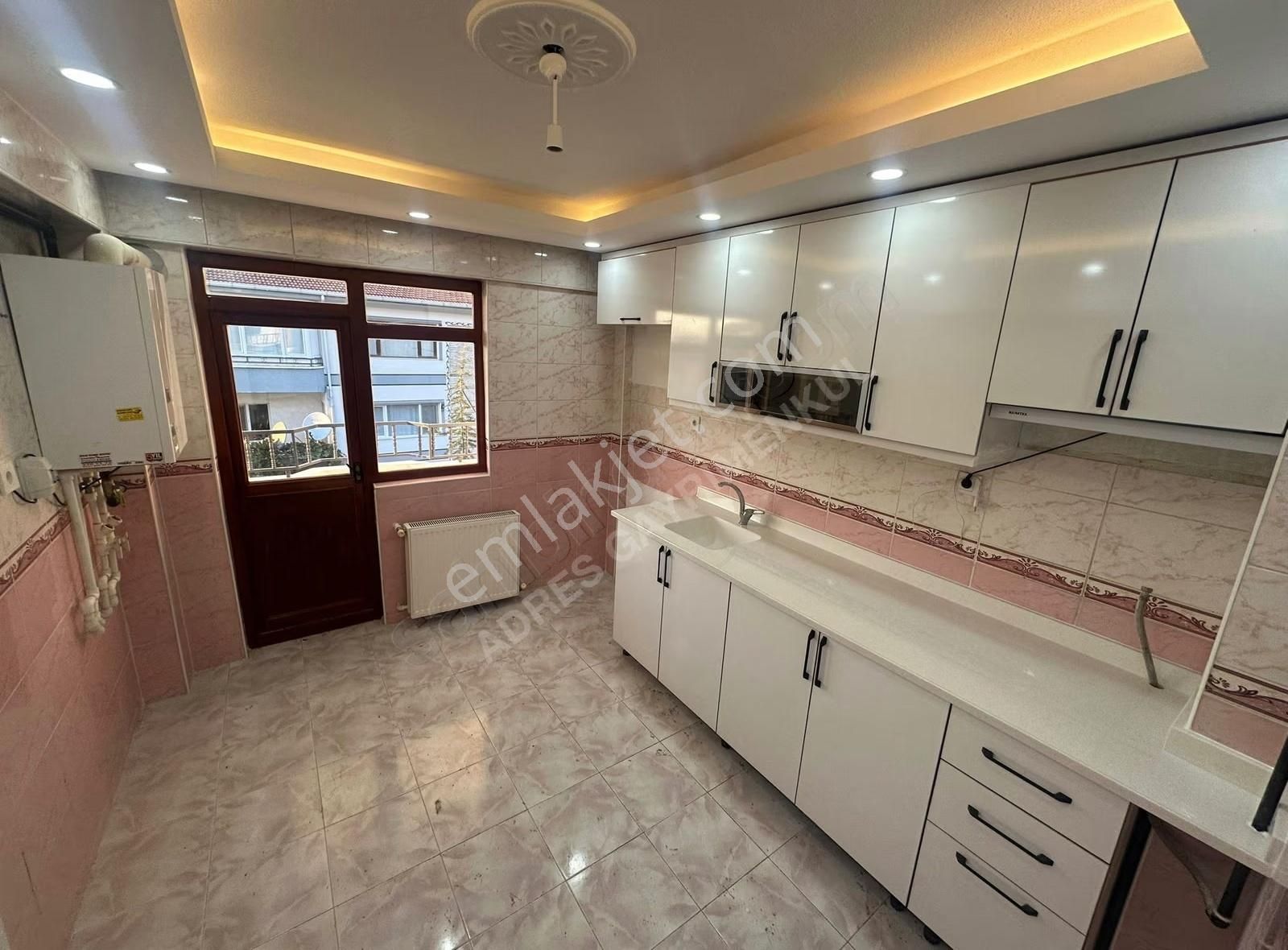 Adres'den Selçuklu'da Masrafsız Güzel Lokasyon 3+1 Daire - Görsel 2