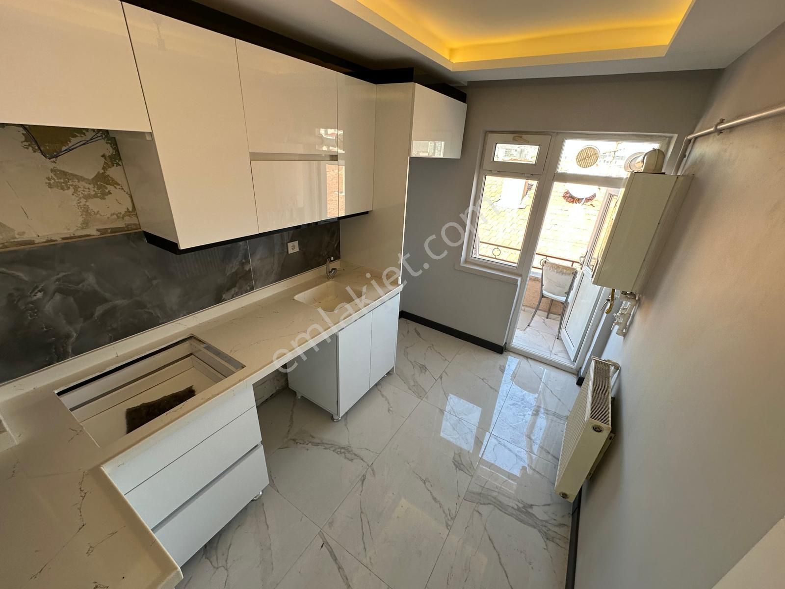 Adres_gayrimenkul'den_selçuklu'da_cadde_üzeri_**özel_yapım**3+1 - Görsel 3