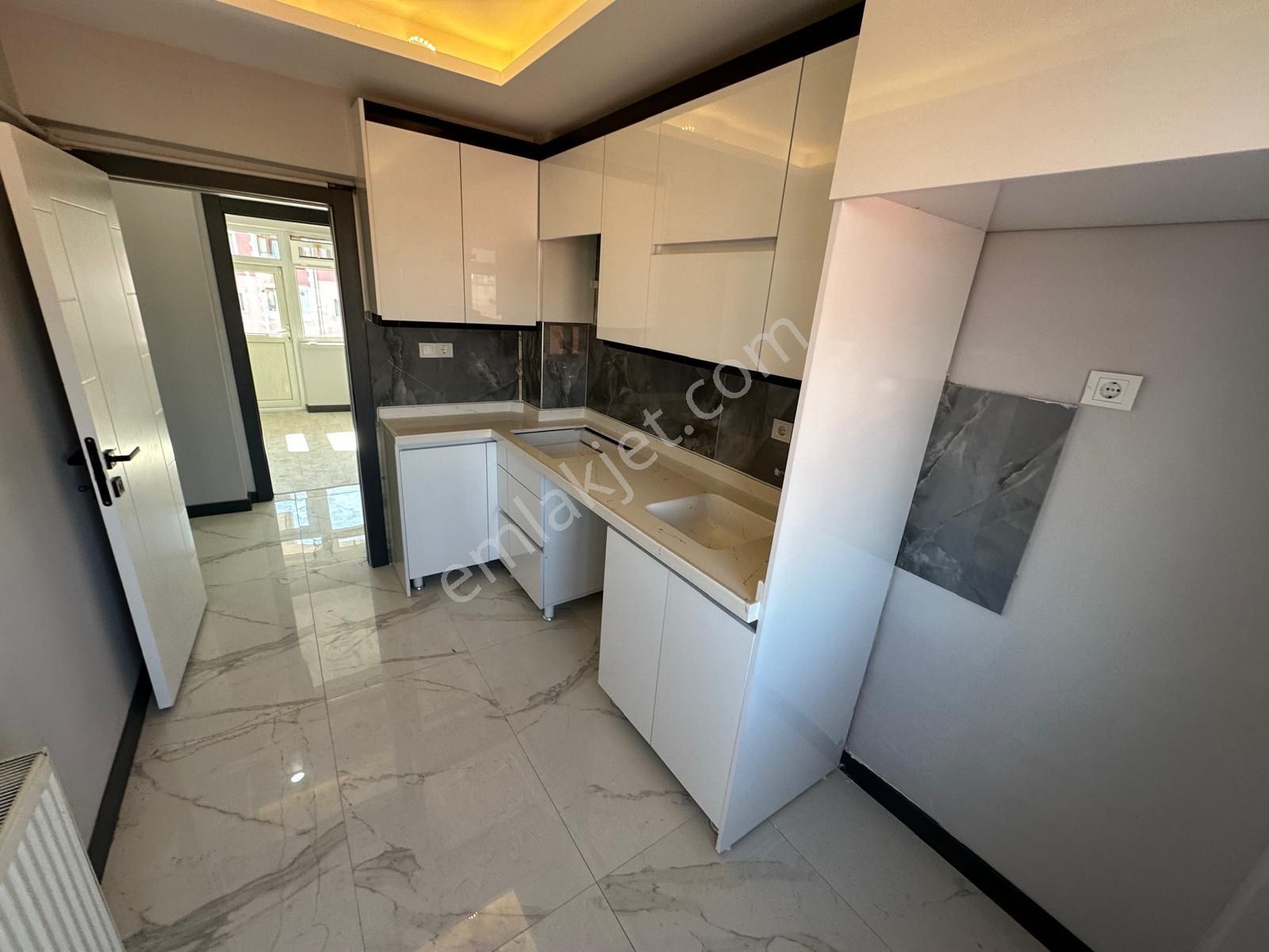 Adres_gayrimenkul'den_selçuklu'da_cadde_üzeri_**özel_yapım**3+1