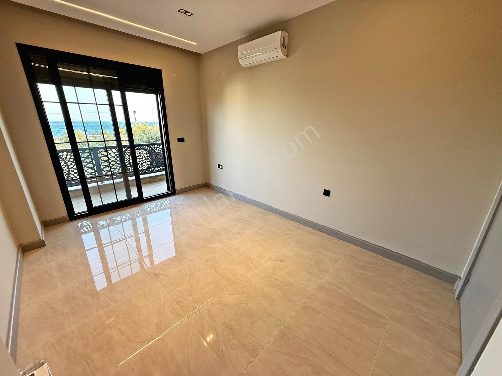 Ayanoğlundan Altınoluk Deniz Manzaralı Devasa Bahçeli 4+1 Villa - Görsel 30