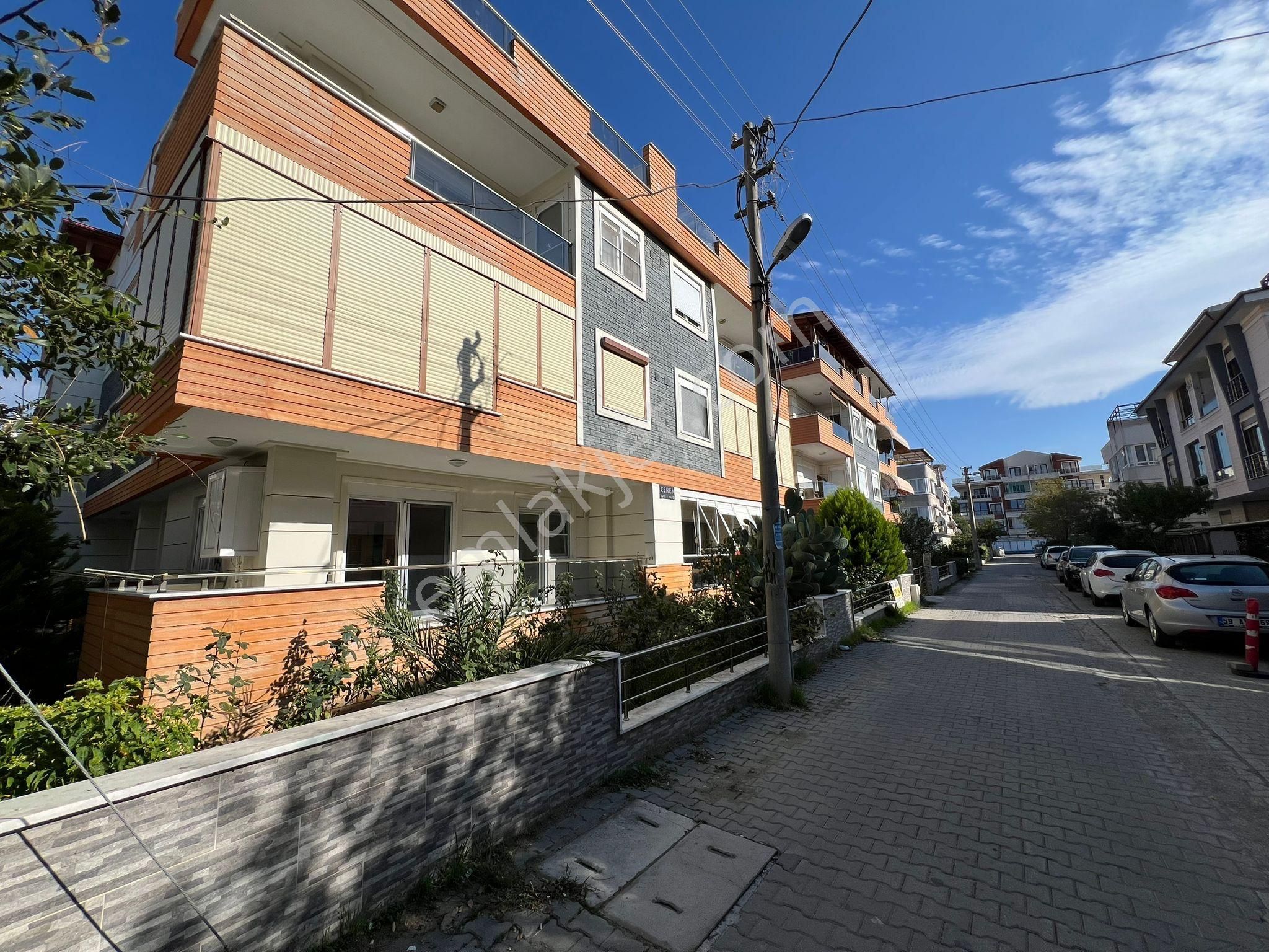 Akçay Doruk Gayrimenkul'den Altınkum'denize 100 Mt Ön Ceephe Daire