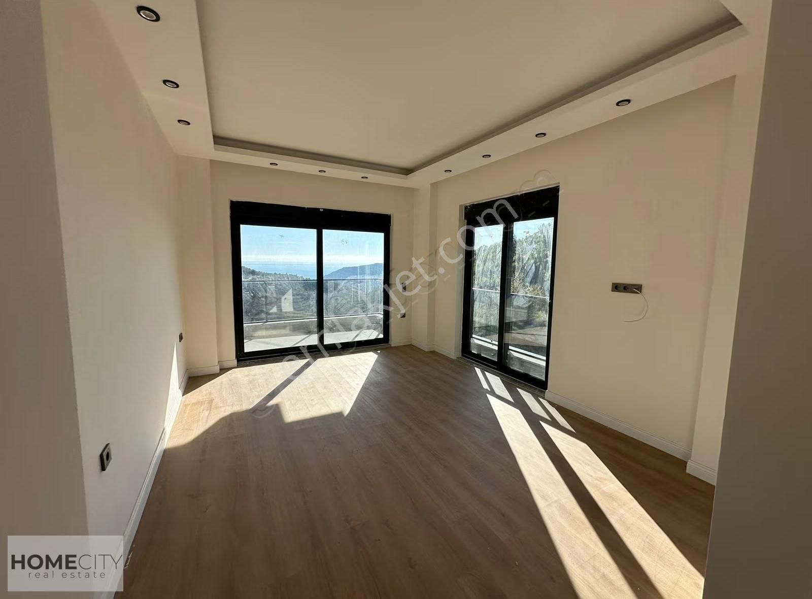 Alanya Tepe 3+2 450m2 Müstakill Tripleks Panoramik Deniz Manzara - Görsel 7