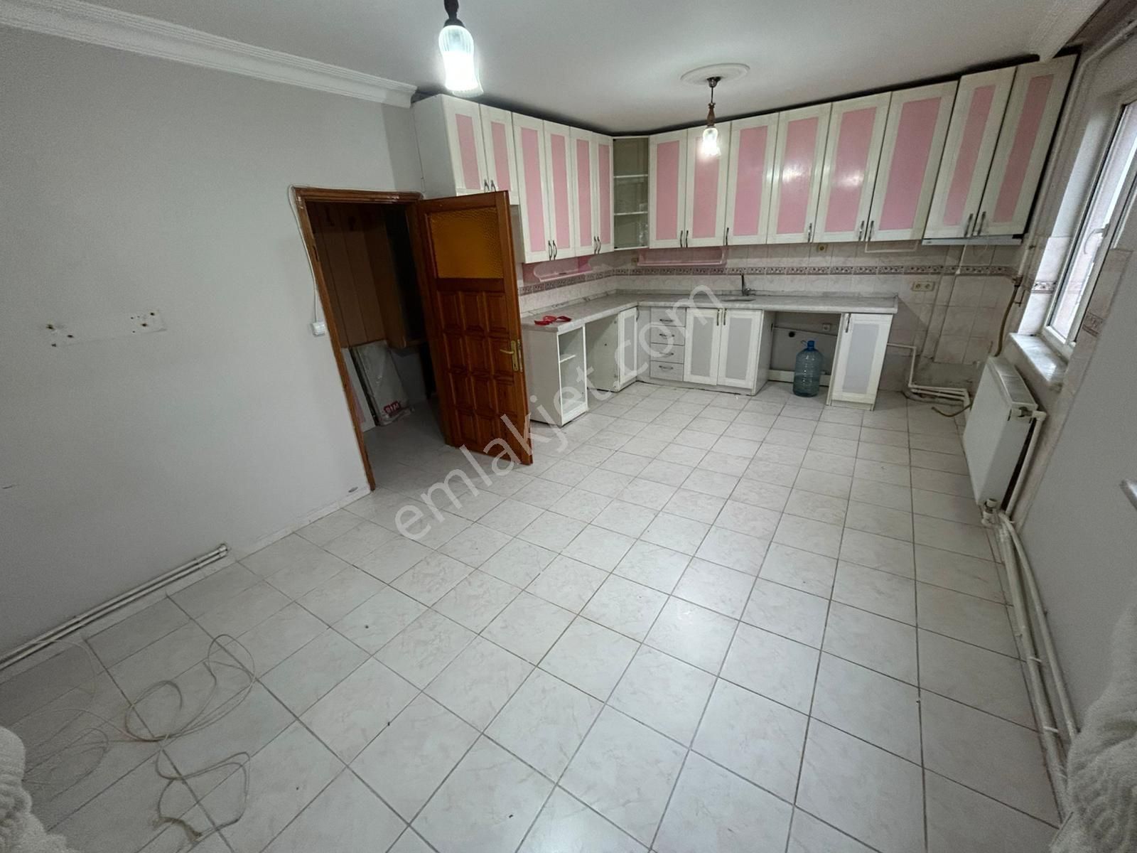 Canyapı'dan Sefaköyde Kiralık Giriş Kat Daire