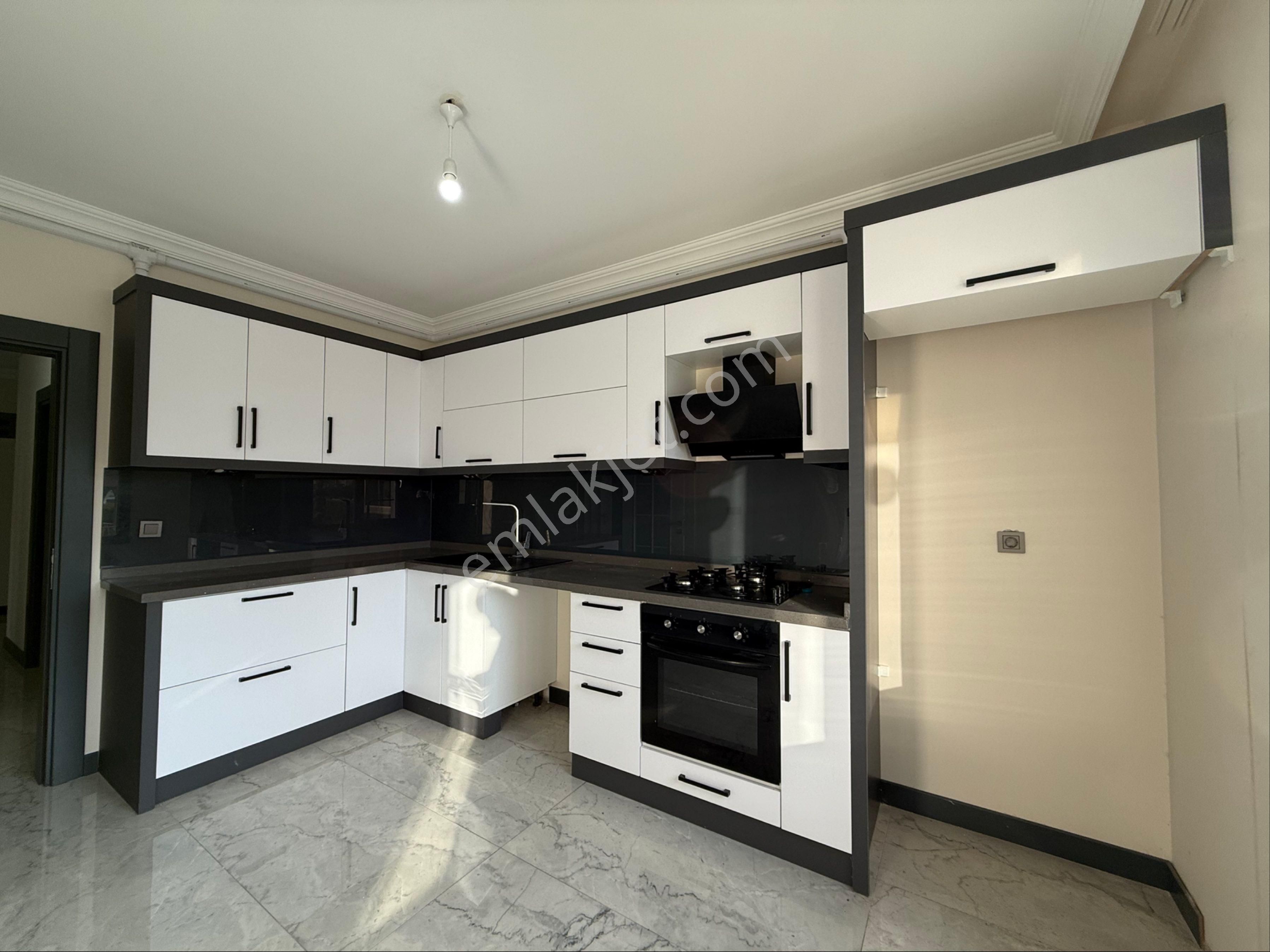 Onmax Bahçelievler Ören Yolu Üzeri Kiralık 2+1 110 M2 Daire