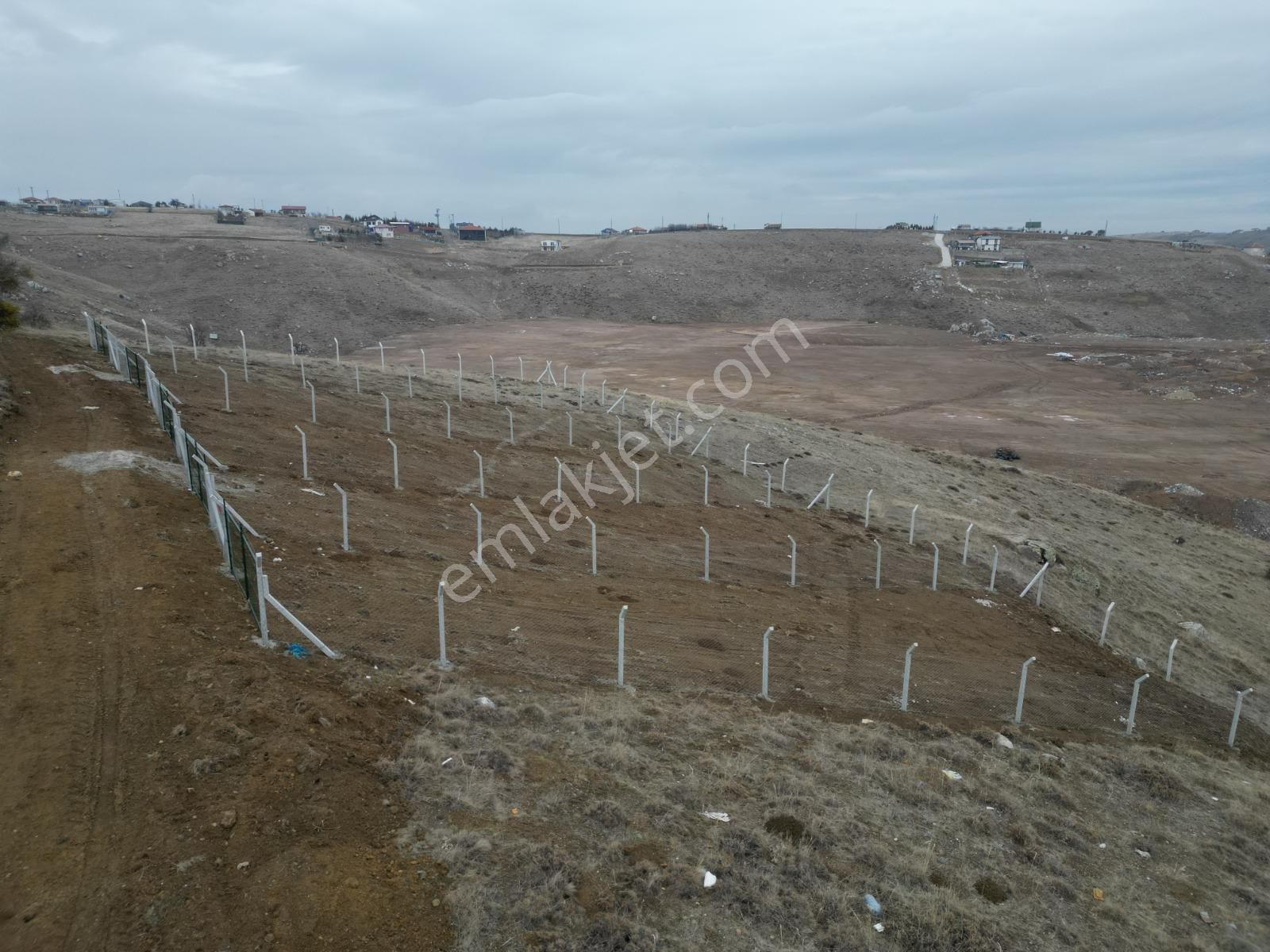 Bulvar Gayrimenkulden Satılık Tapulu Telle Çevrili Merkeze Yakın Arsa - Görsel 8