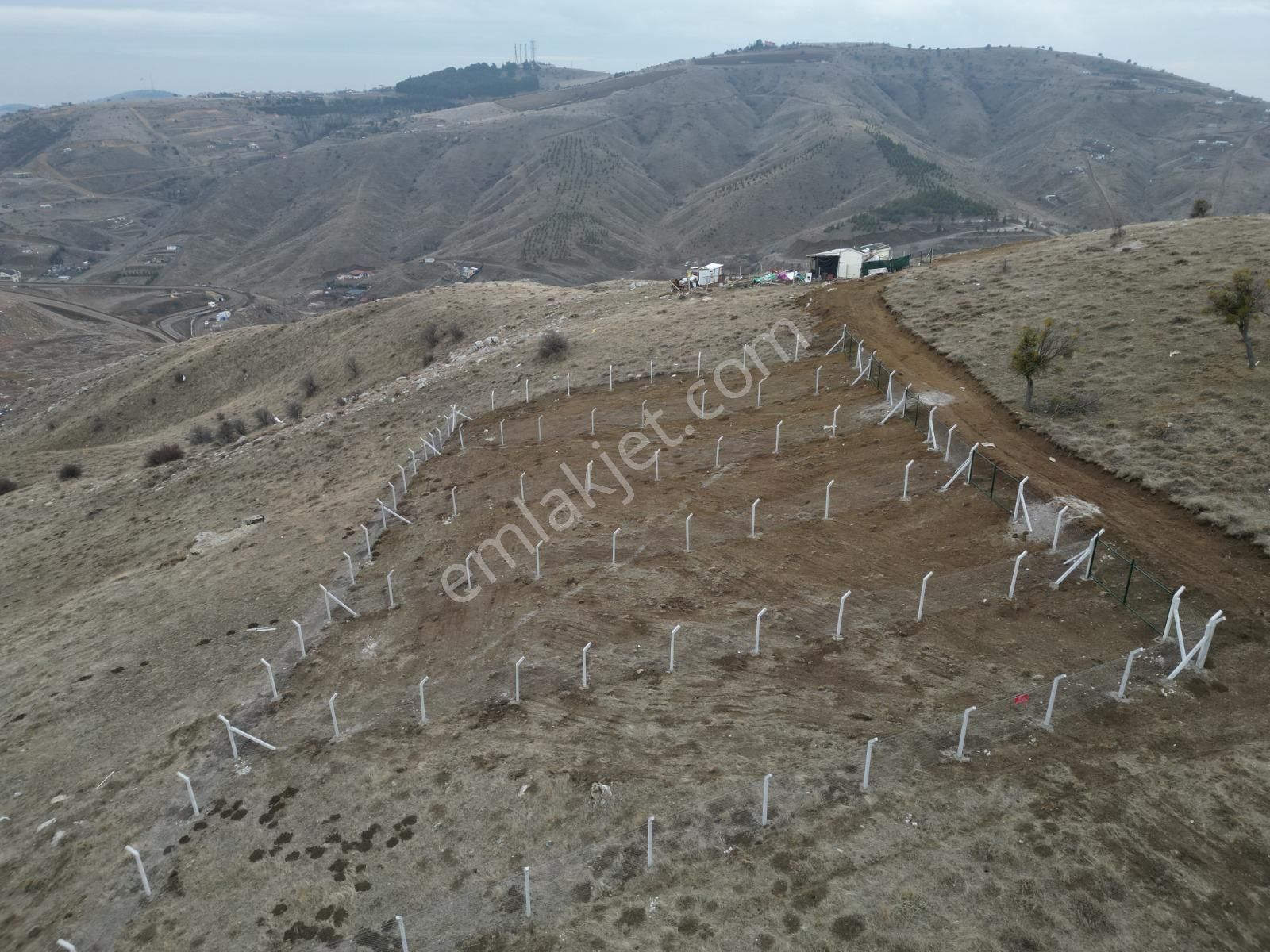 Bulvar Gayrimenkulden Satılık Tapulu Telle Çevrili Merkeze Yakın Arsa - Görsel 6
