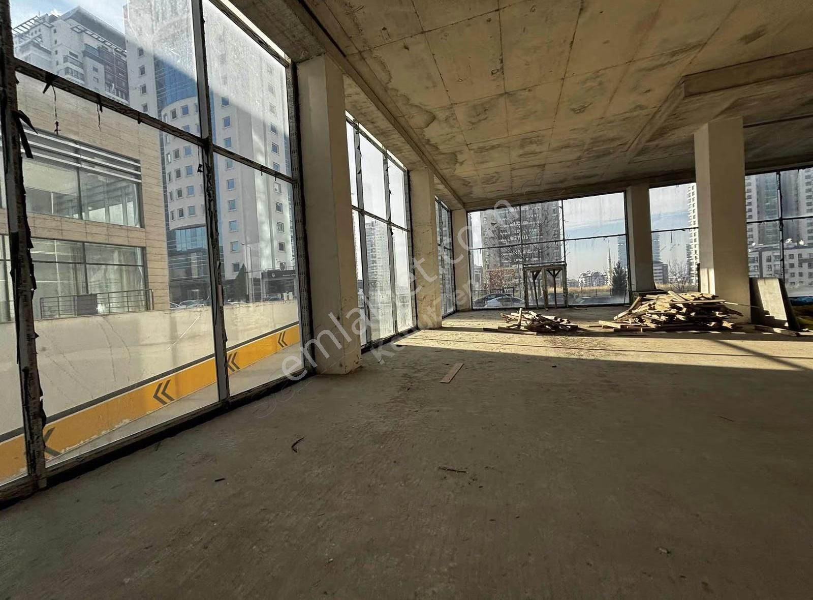 Çukurambarda 1000 M2 Satılık Dükkan - Görsel 13