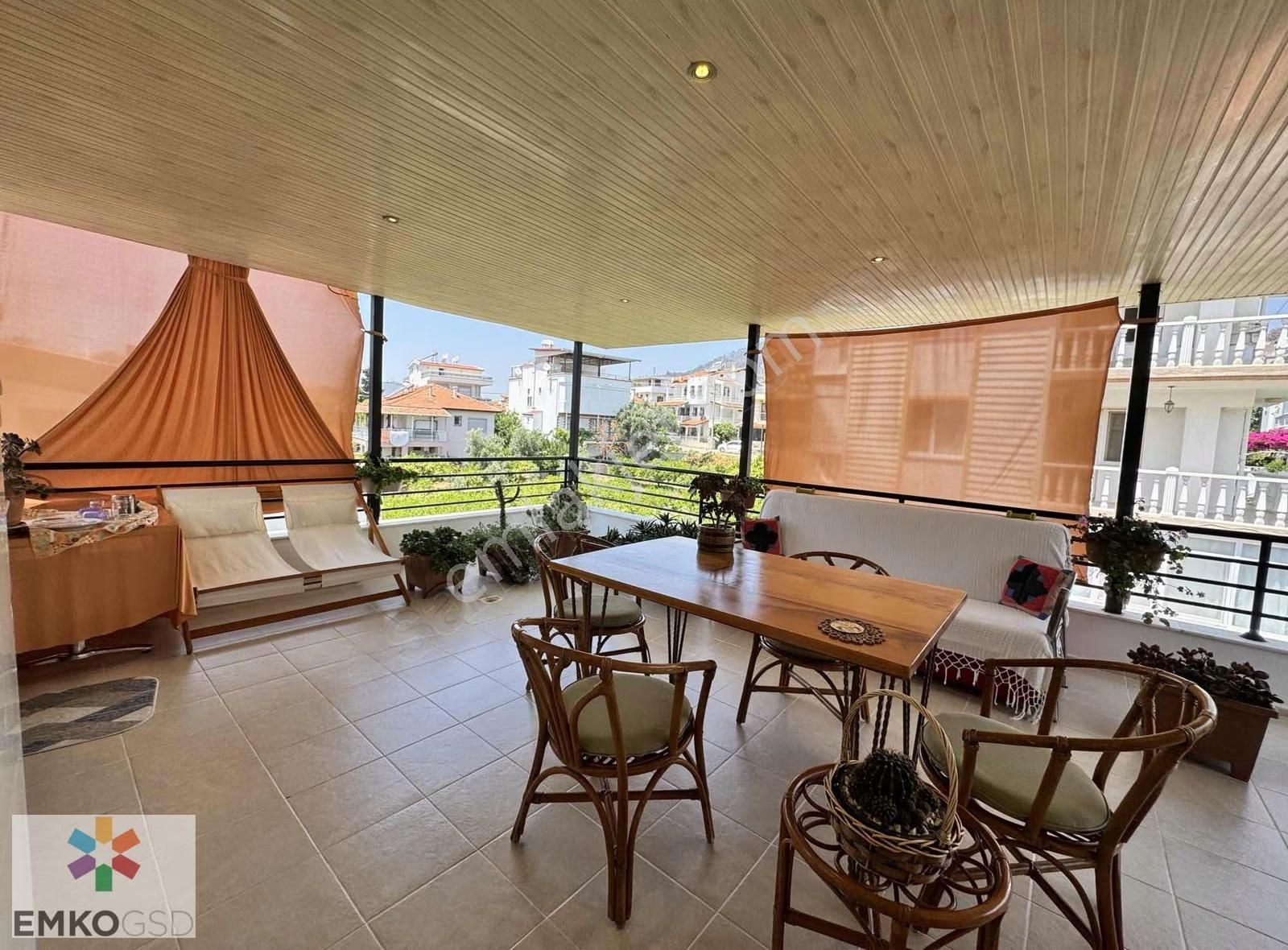 Emkogsd'den Keyifli Geniş Dubleks Denize Yürüme Mesafesinde