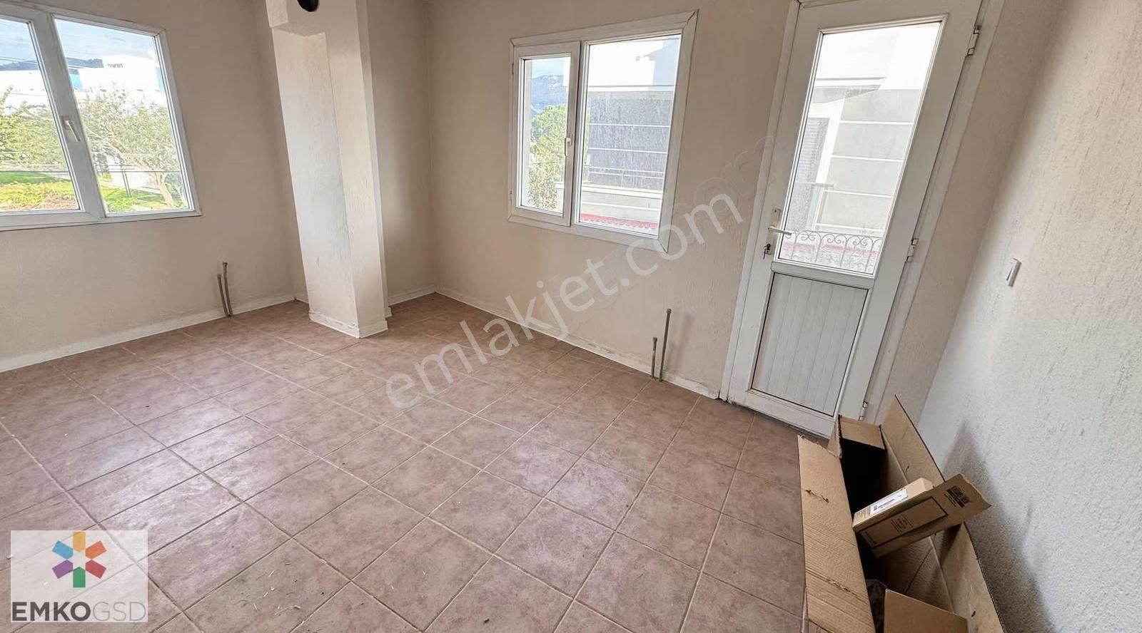 Gümüldür'de Denize 50m Satılık Fırsat Villa(yetkili Emko) - Görsel 12