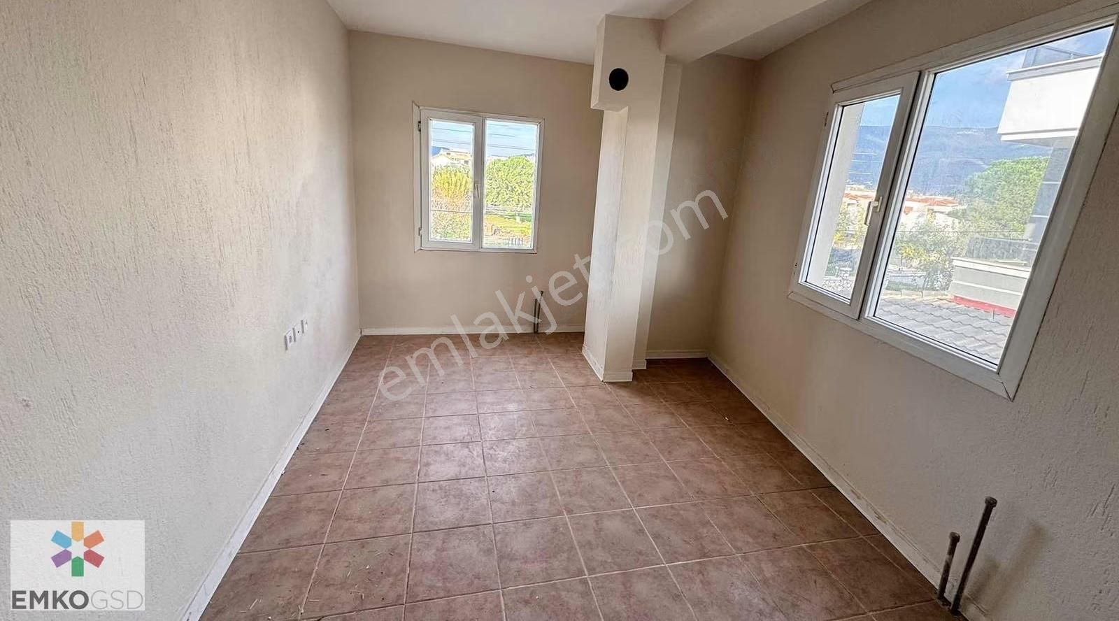 Gümüldür'de Denize 50m Satılık Fırsat Villa(yetkili Emko) - Görsel 13