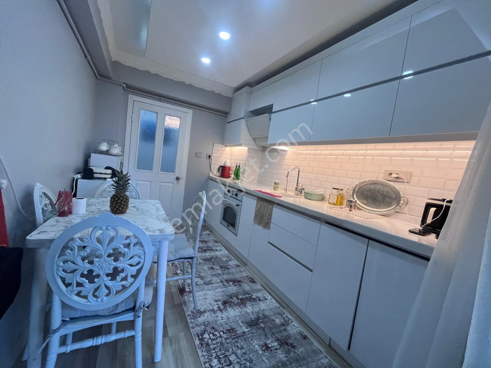 Sincan Pınarbaşı Mh De3+1 Bağımsız Ara Katta Ful Yapılı Asansörlü Genç Bina