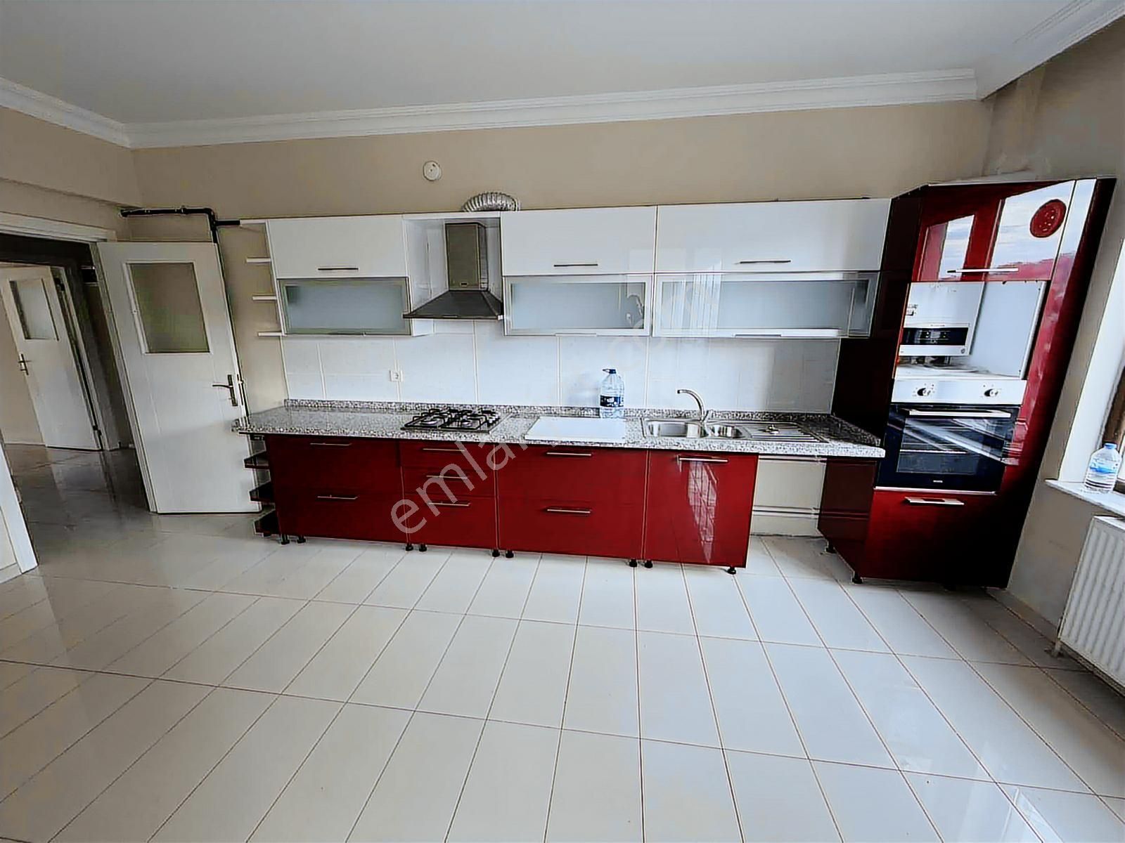 Kırkkonaklar'da Boş Site İçinde 8 Katta Manzaralı 4+1 Satılık - Görsel 3