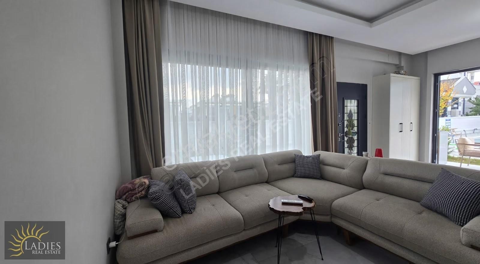 Ladies Emlaktan Karaçalıda Havuzlu 2+1 Satılık Villa - Görsel 14