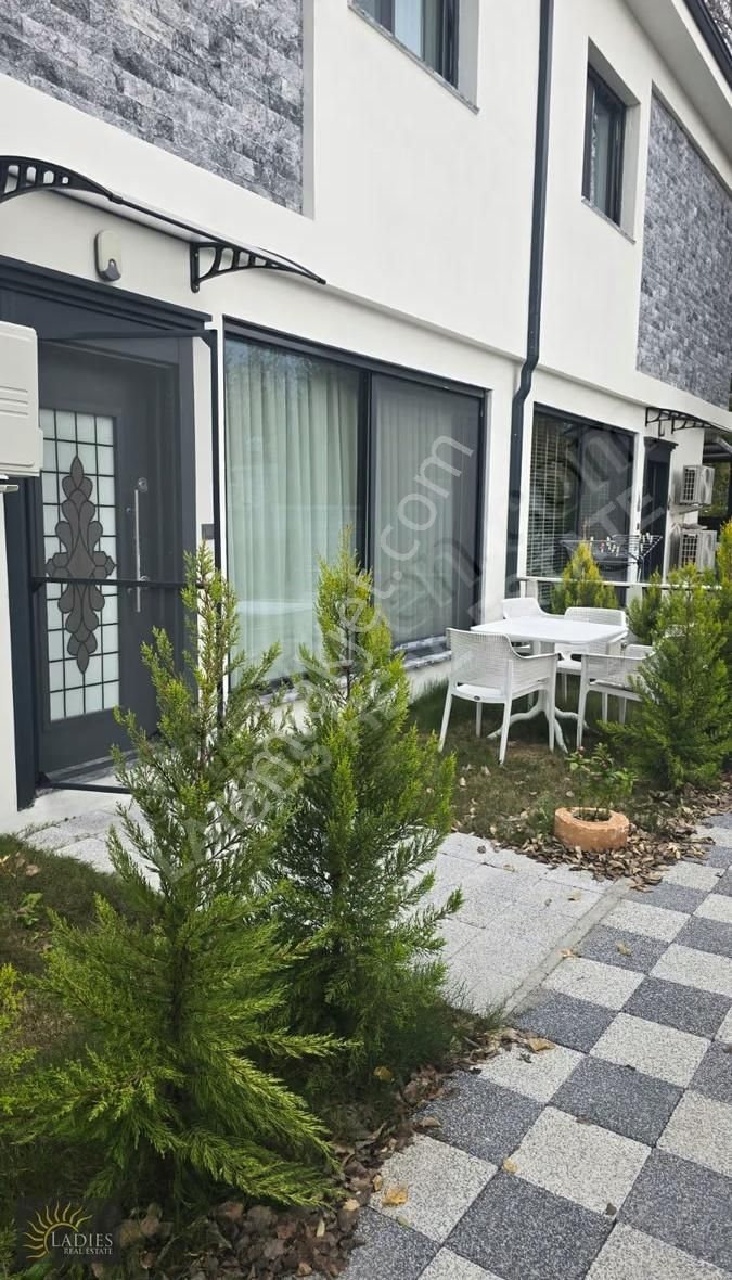 Ladies Emlaktan Karaçalıda Havuzlu 2+1 Satılık Villa - Görsel 25