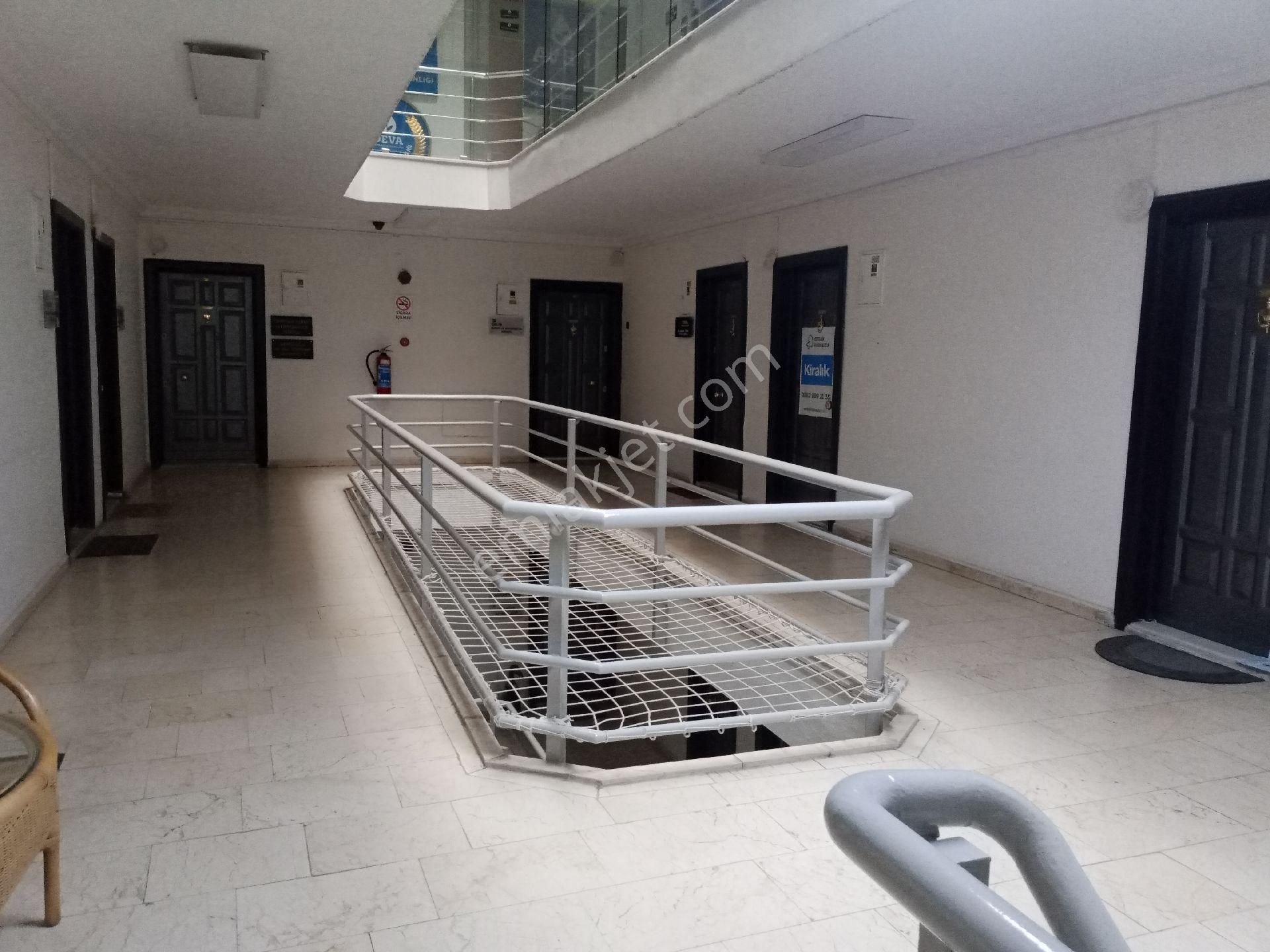 İzmit Merkezde İstanbul Yolu Cepheli Kiralık Ofis / Büro - Görsel 2