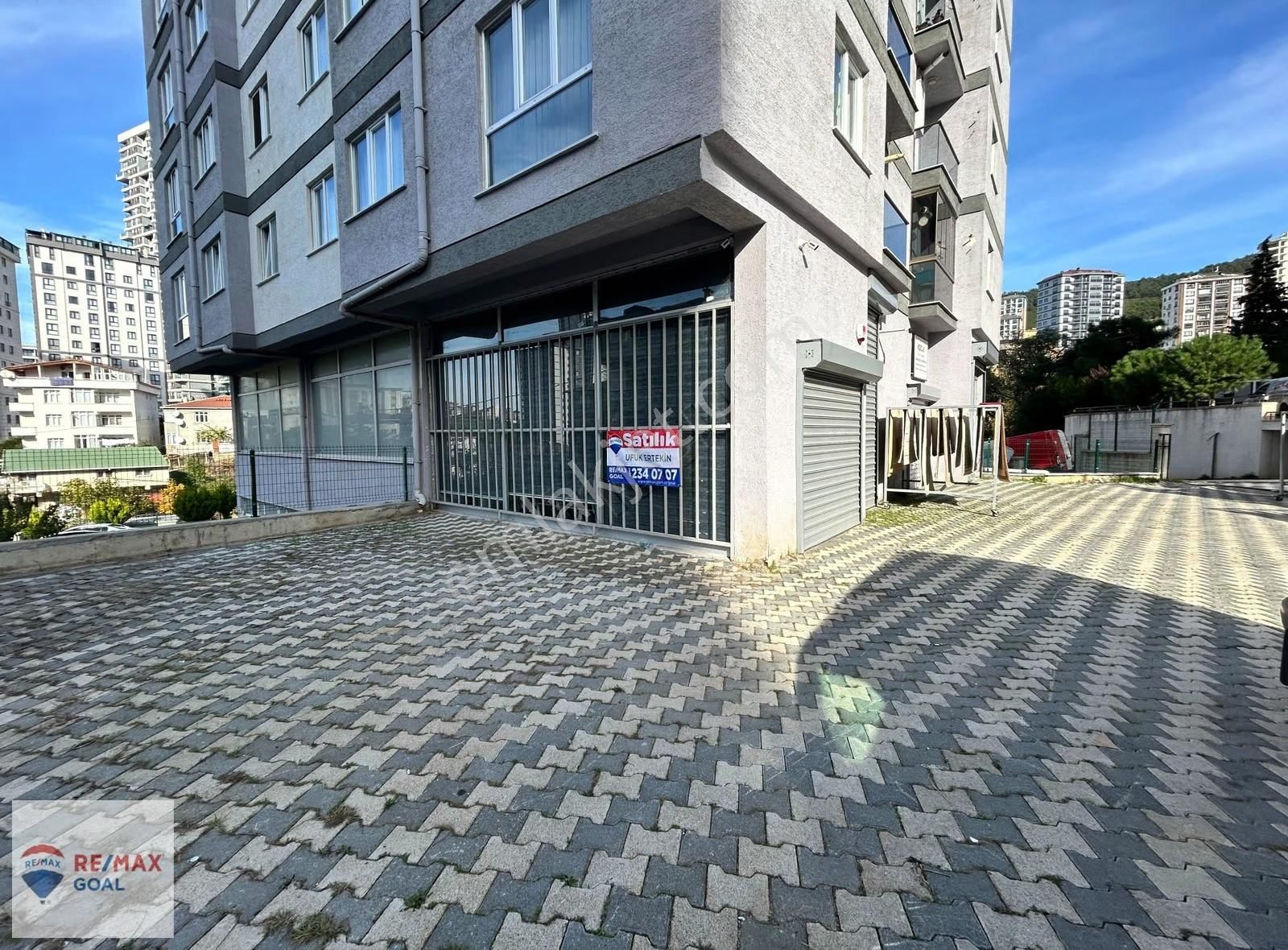 Yakacık Yeni Mah'de Asma Katlı Depolu Geniş Ön Kullanımlı Dükkan