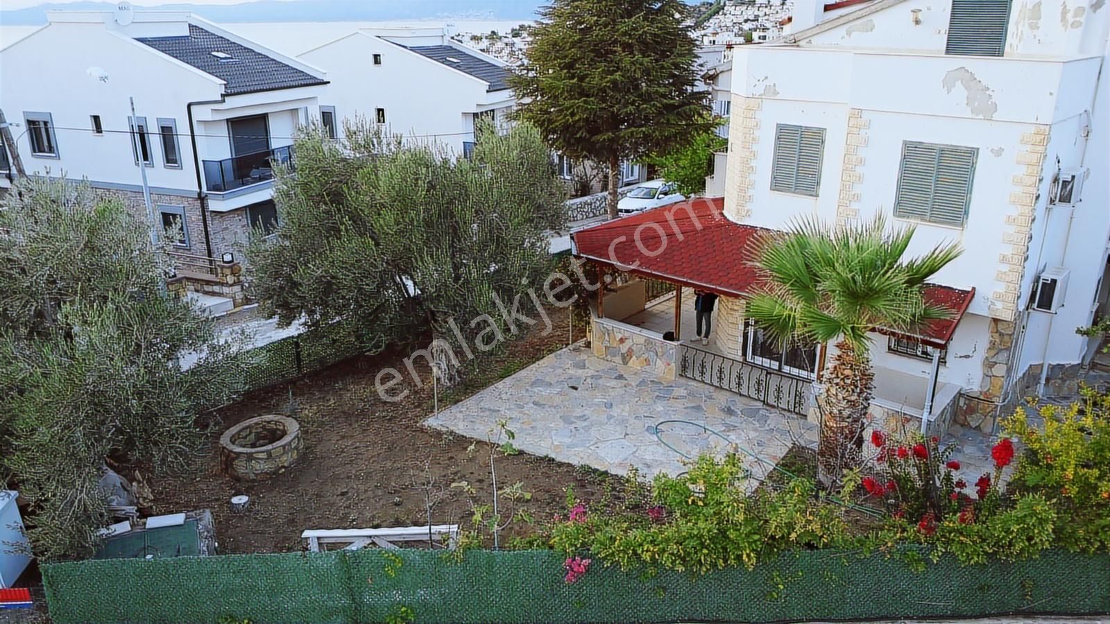 Era Angel'dan Pelitköy'de Havuzlu Sitede Deniz Manzaralı Villa