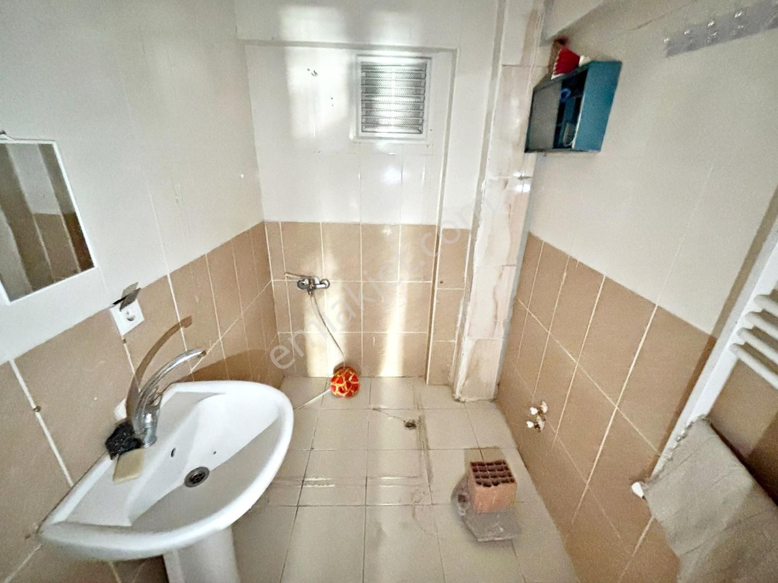 Valentia'dan Cadde Yakını Ara Katta Kiralık 3+1 Daire !!! - Görsel 8