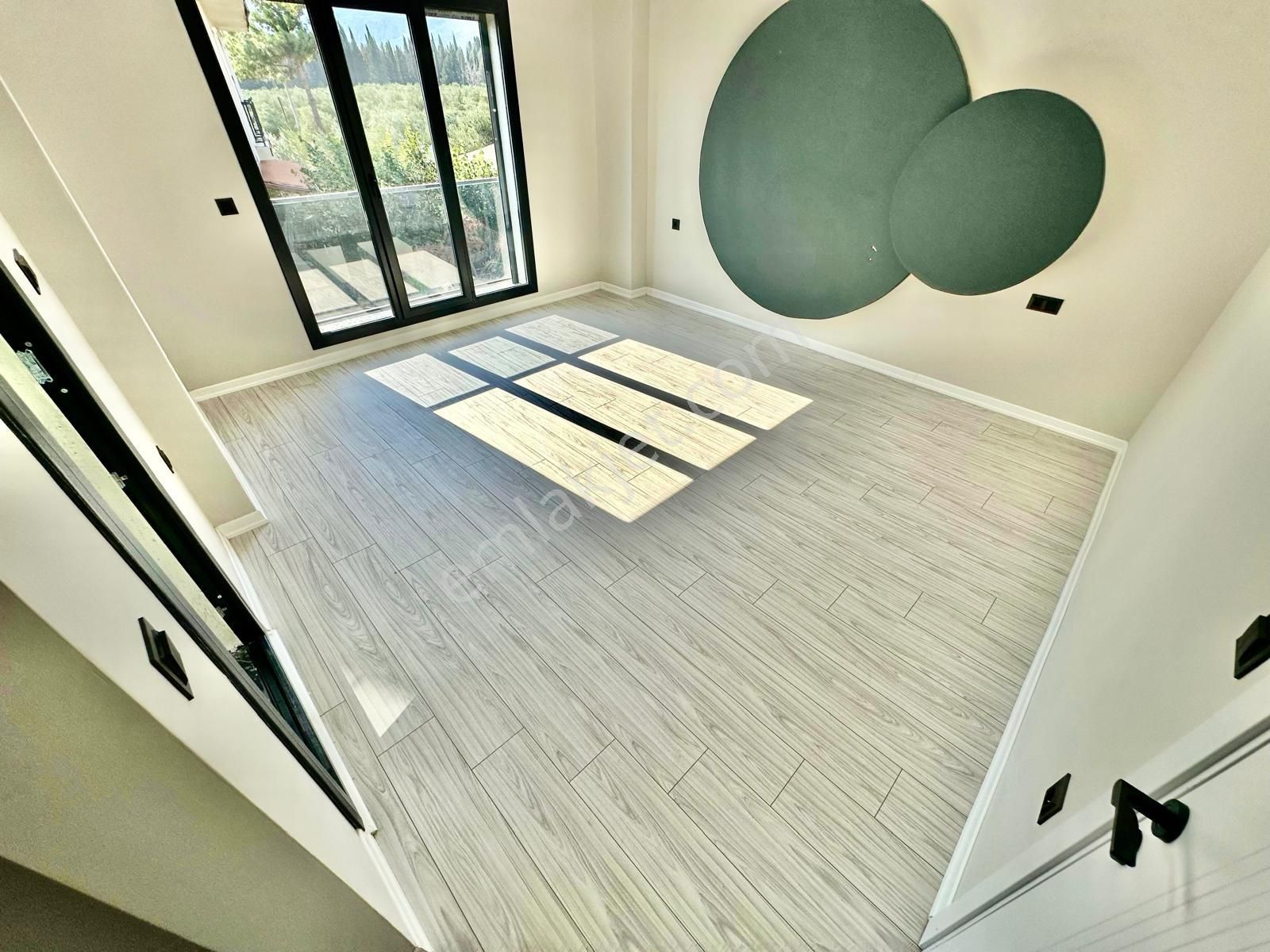 Berkay Demirel'den Göz Alıcı Manzaraya Sahip Sıfır 4+1 Villa - Görsel 13