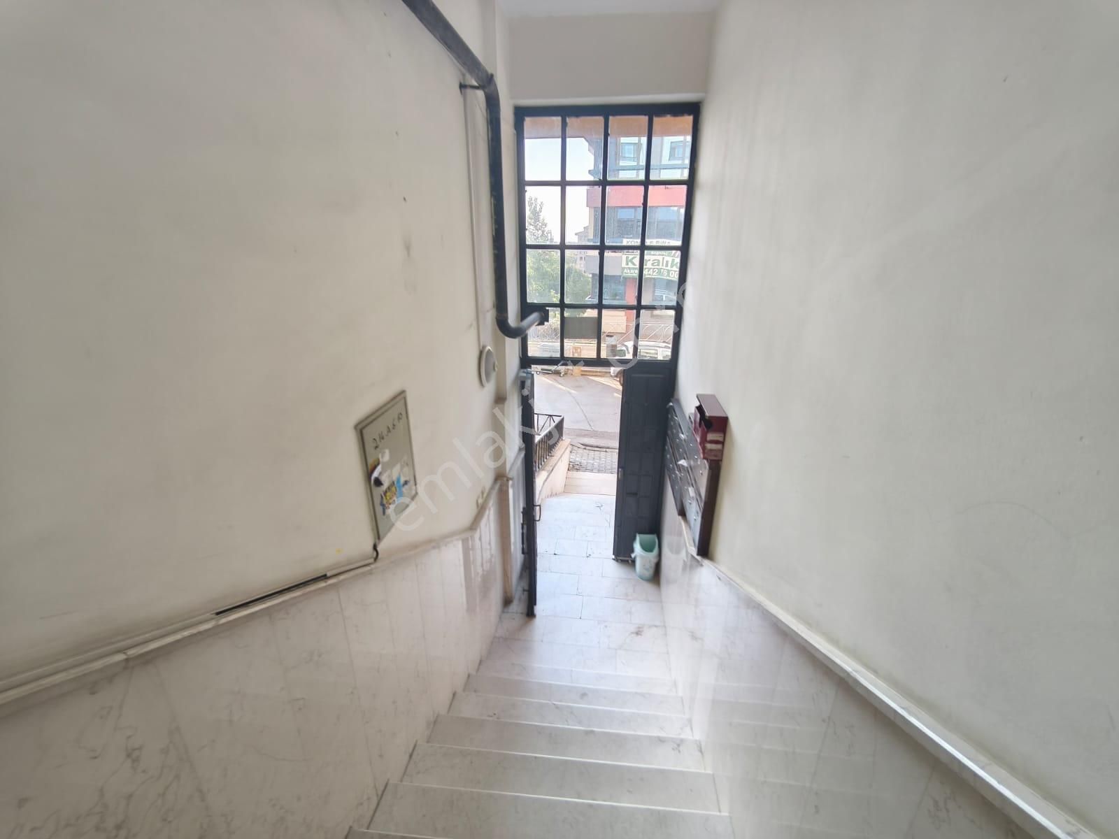 Atanora Vadi'den Dikmen Merkezde Asansörlü 2 Banyolu Geniş Metraj Cadde Paraleli 3+1 - Görsel 28