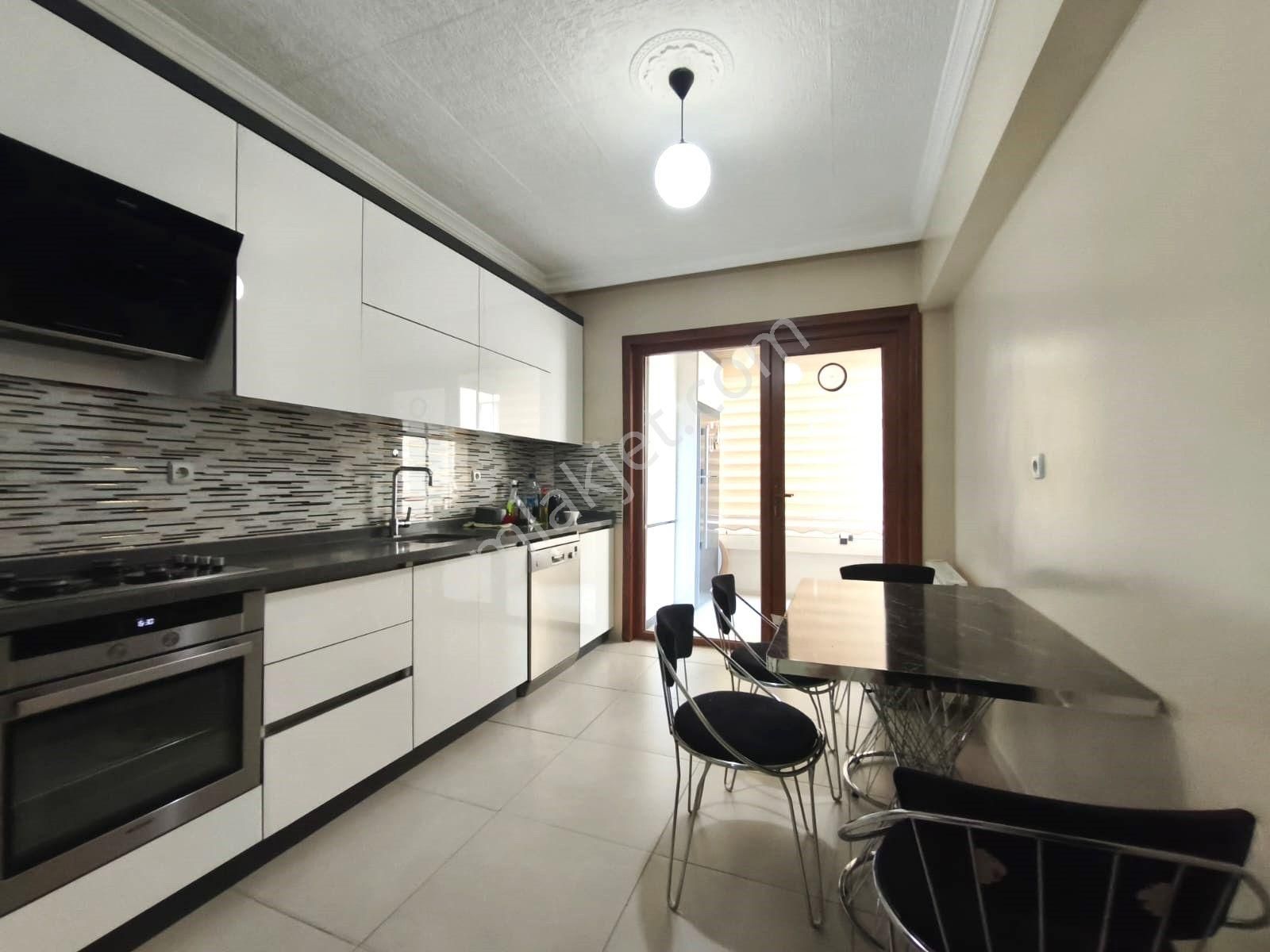 Atanora Vadi'den Dikmen Merkezde Asansörlü 2 Banyolu Geniş Metraj Cadde Paraleli 3+1 - Görsel 8