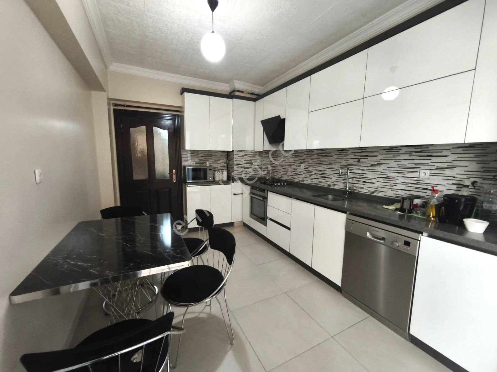 Atanora Vadi'den Dikmen Merkezde Asansörlü 2 Banyolu Geniş Metraj Cadde Paraleli 3+1 - Görsel 11