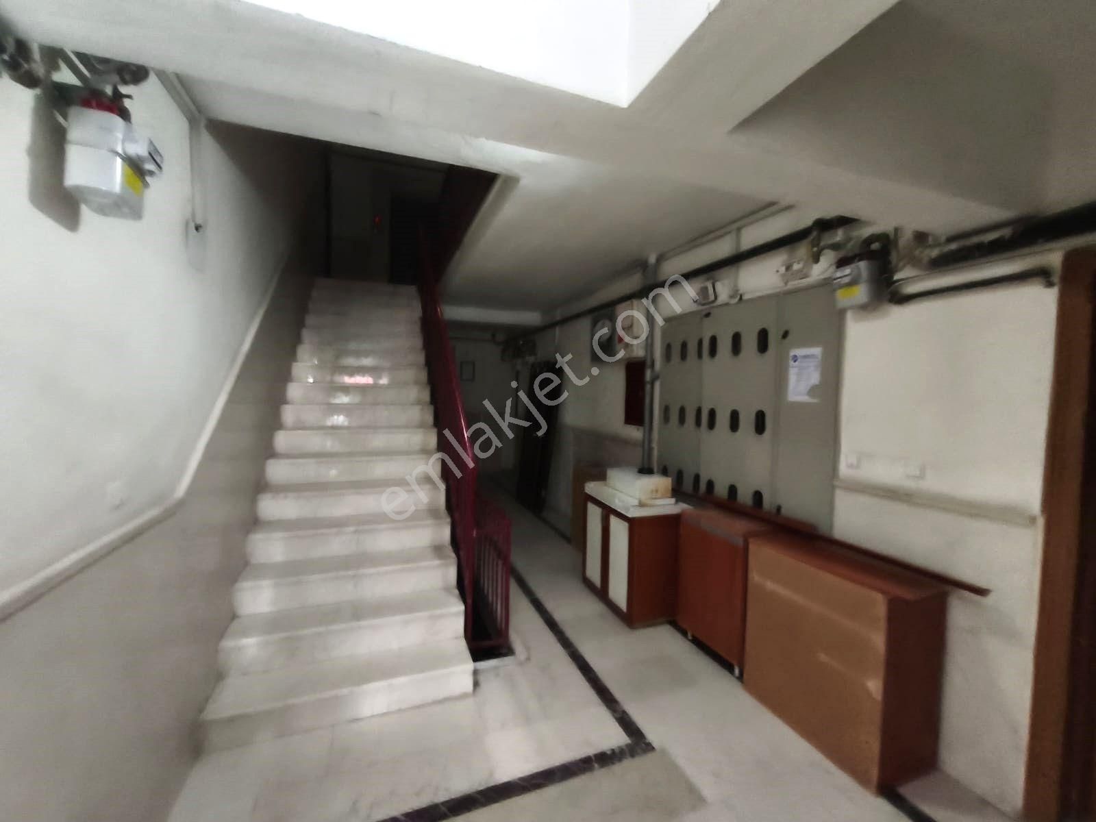 Atanora Vadi'den Dikmen Merkezde Asansörlü 2 Banyolu Geniş Metraj Cadde Paraleli 3+1 - Görsel 33