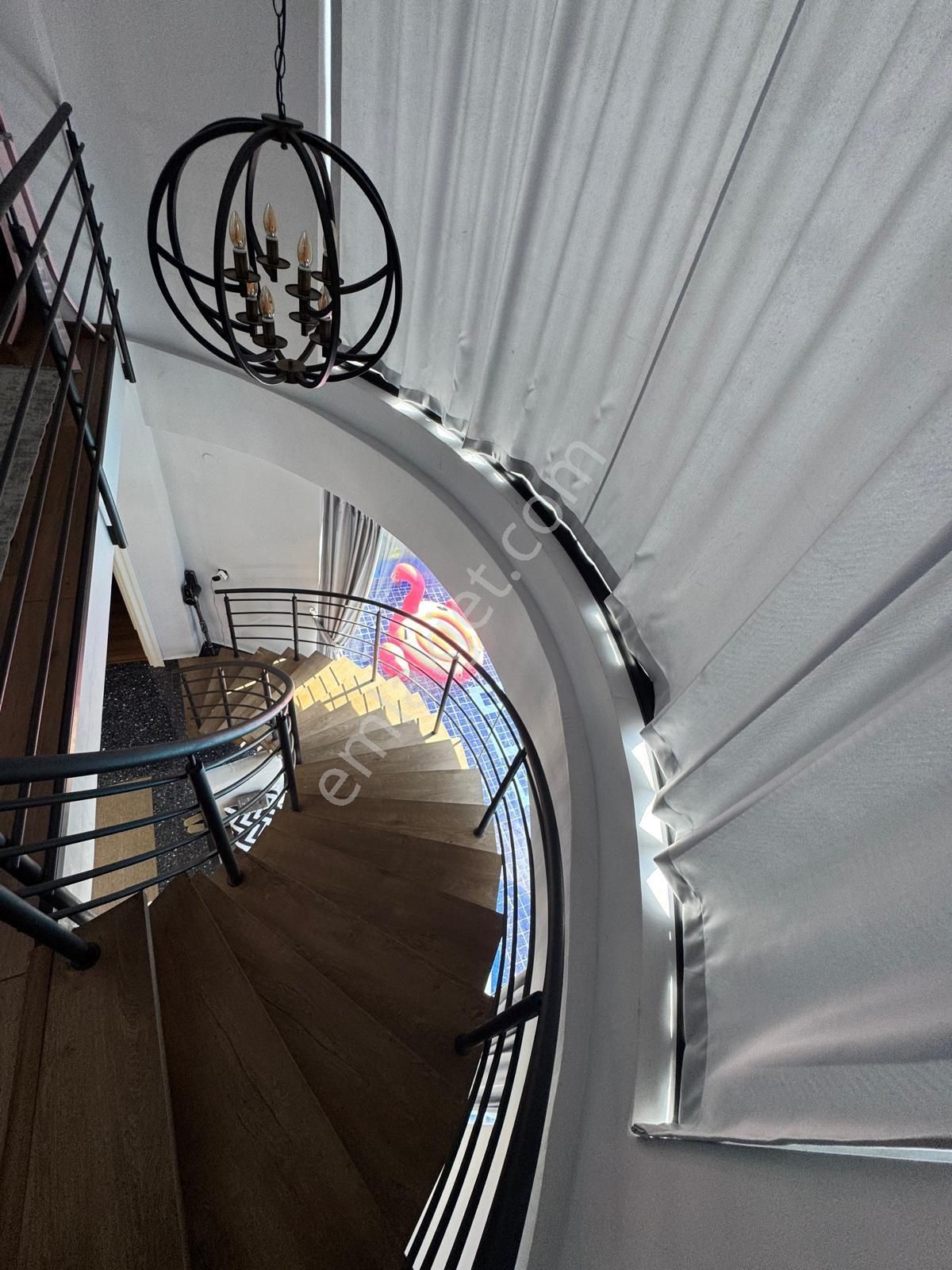 Kuşadası Merkezde Satılık 4+1 Müstakil Bahçeli Villa - Görsel 23