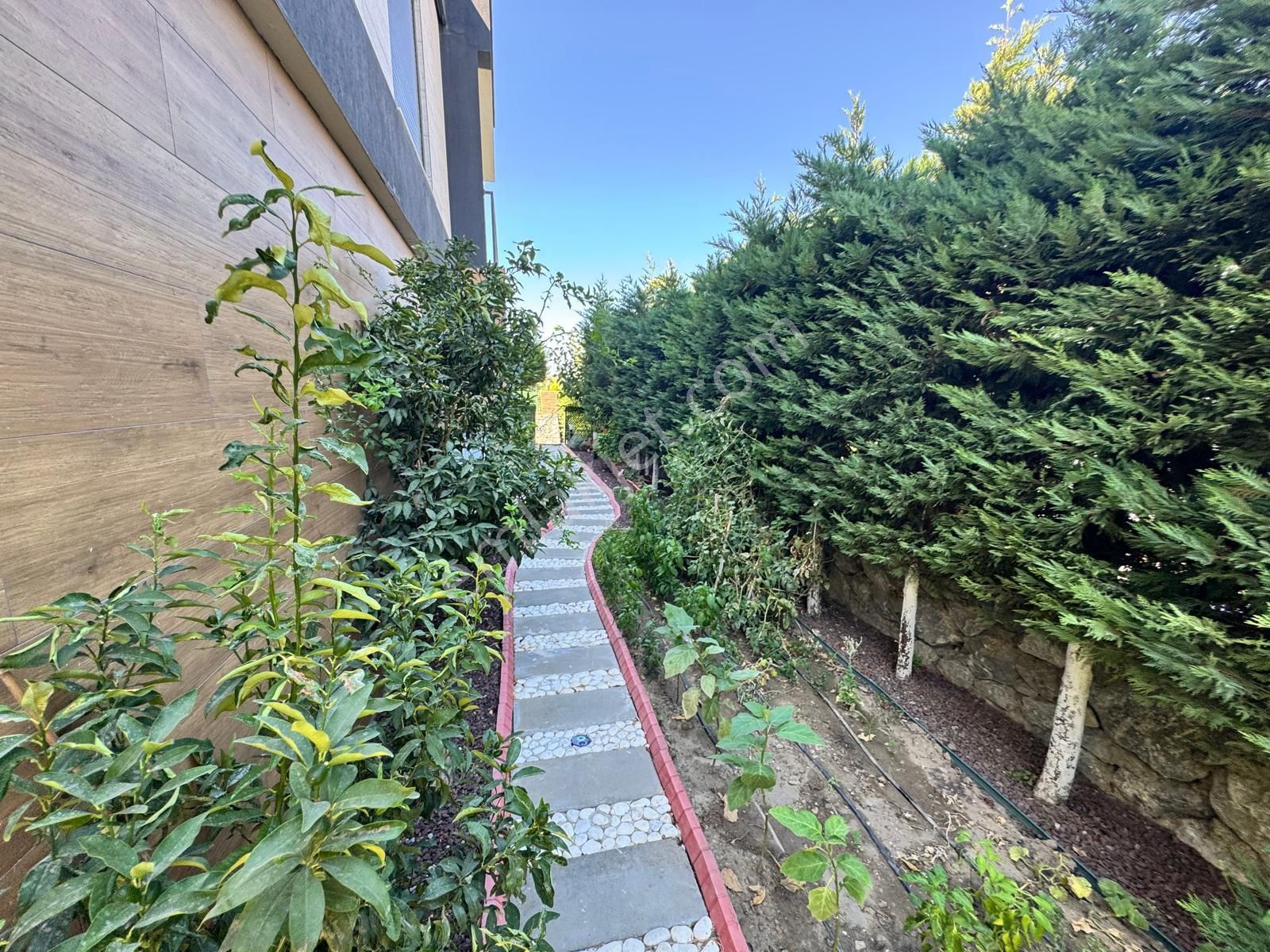 Kuşadası Merkezde Satılık 4+1 Müstakil Bahçeli Villa - Görsel 16