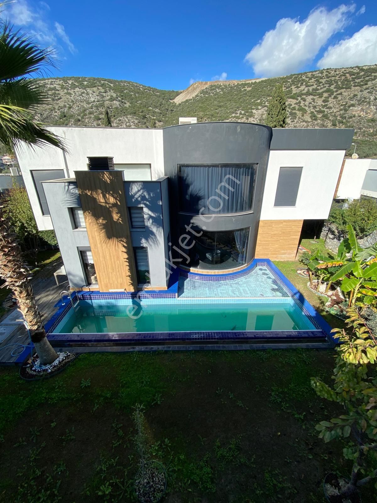 Kuşadası Merkezde Satılık 4+1 Müstakil Bahçeli Villa - Görsel 30