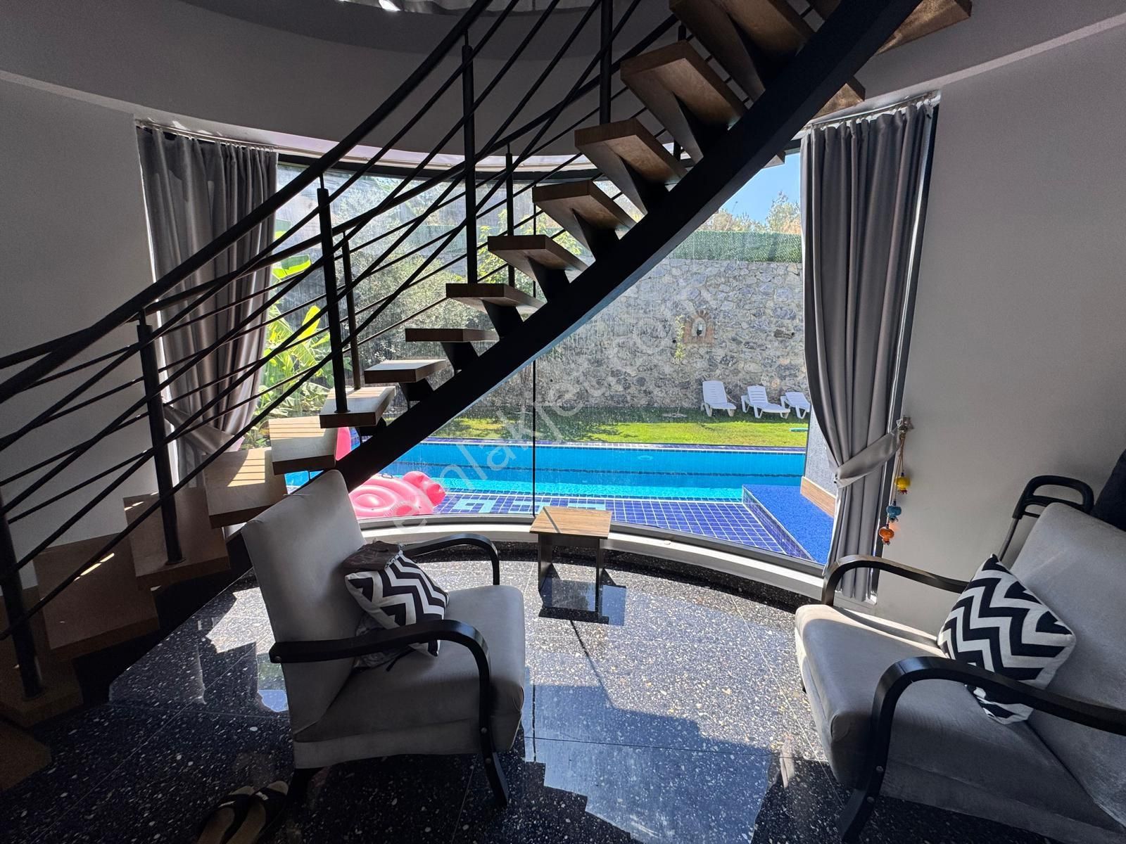 Kuşadası Merkezde Satılık 4+1 Müstakil Bahçeli Villa - Görsel 34